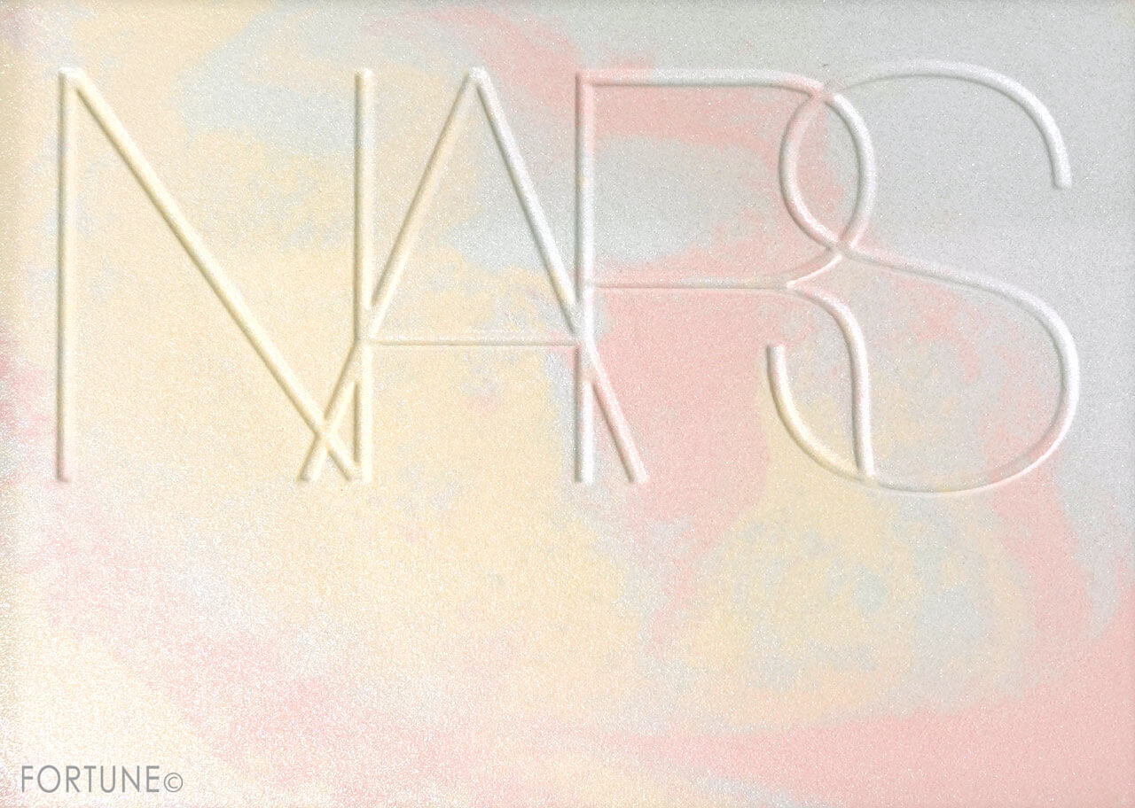 NARS（ナーズ）　ライトリフレクティング プリズマティックパウダー