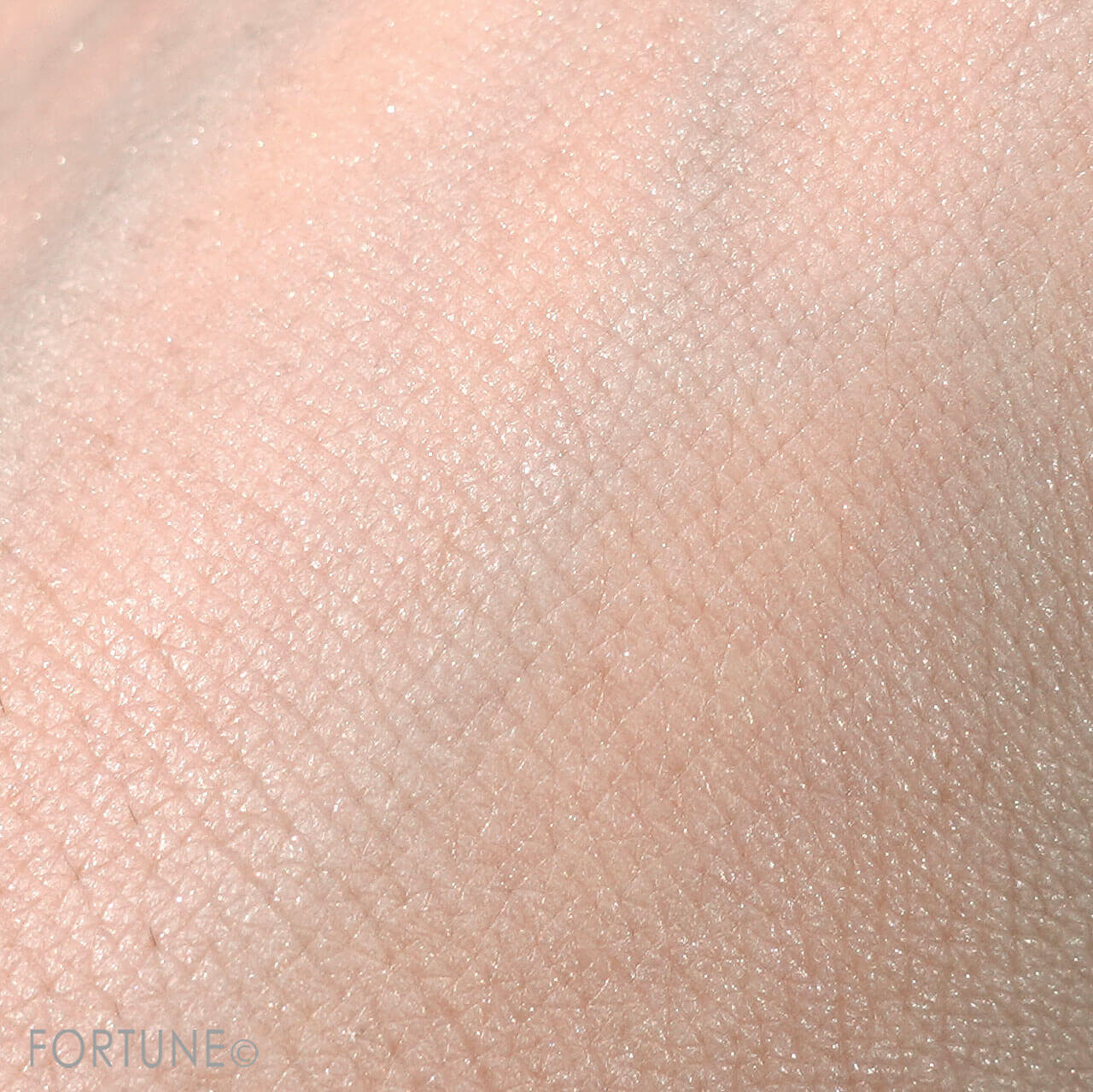 NARS（ナーズ）　ライトリフレクティング プリズマティックパウダー