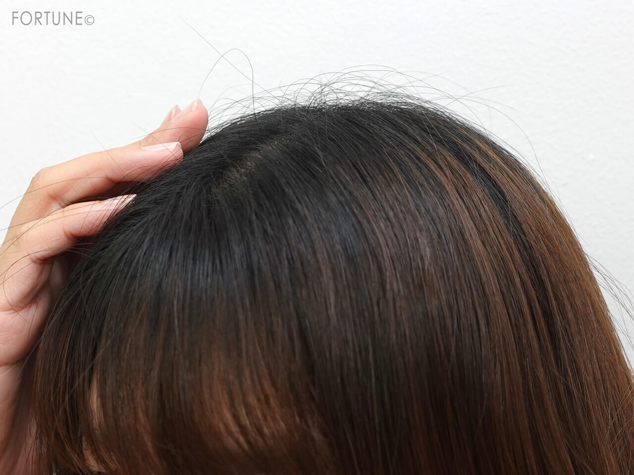 湿気や乾燥による髪の広がり・アホ毛など
