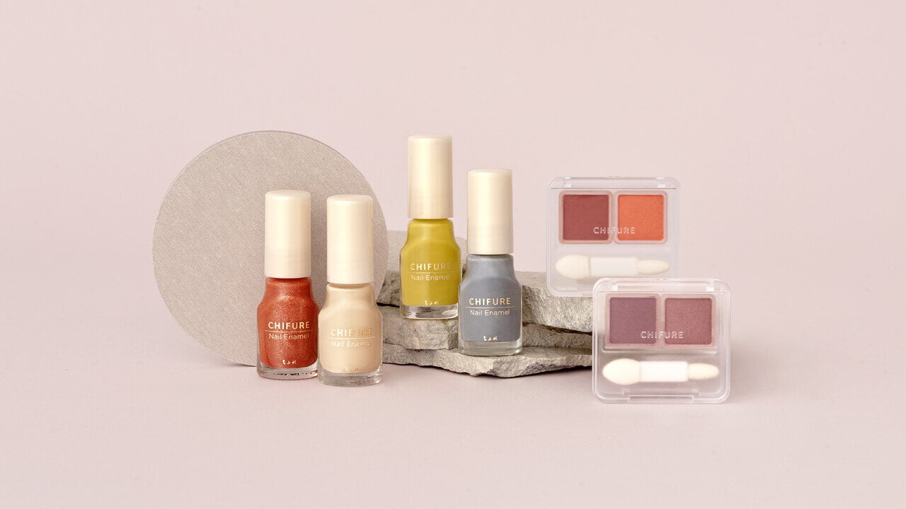 ちふれ　ツイン カラー アイシャドウ　ネイル エナメル