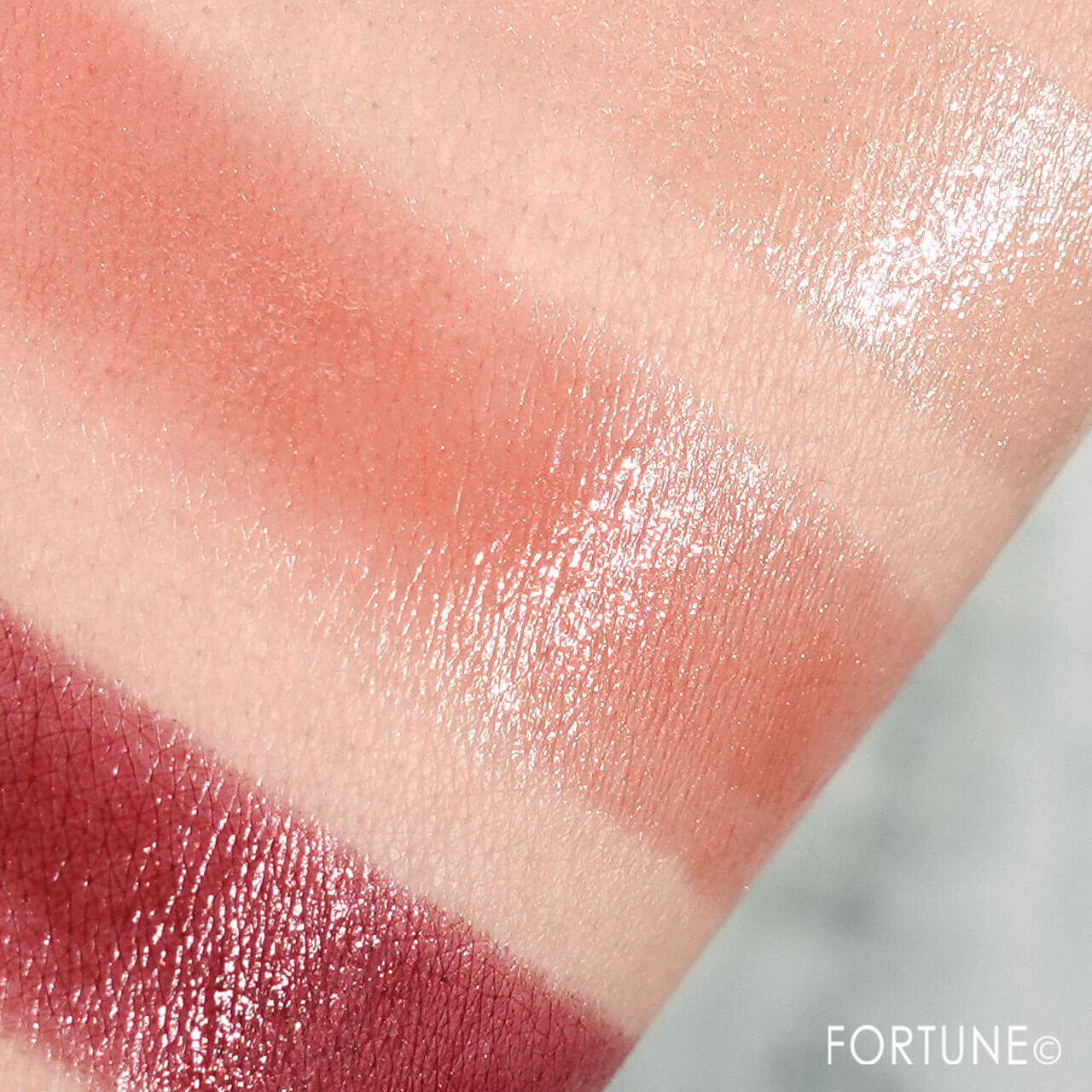 LAURA MERCIER（ローラ メルシエ）　シアー リップスティック