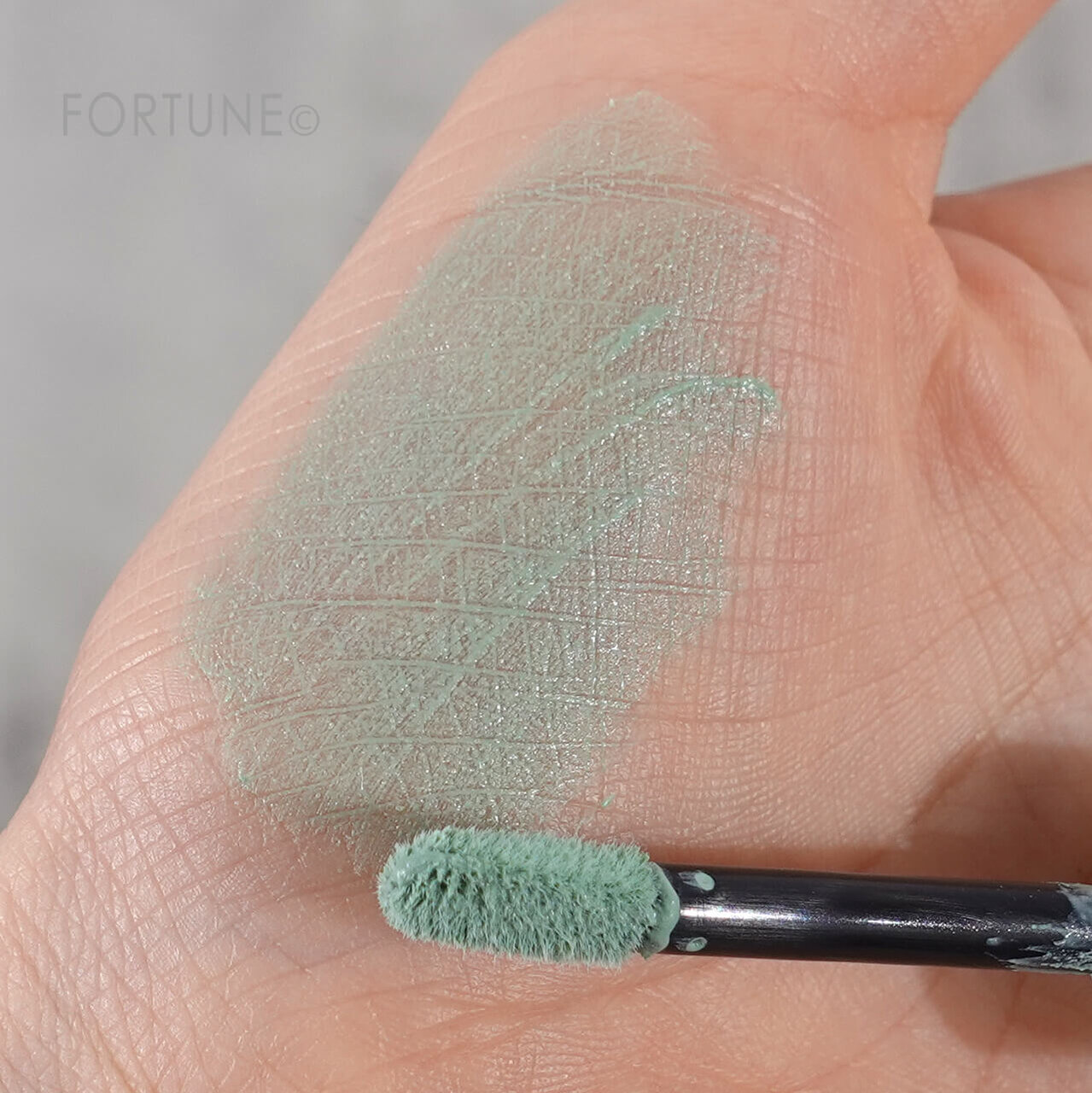 RIMMEL（リンメル）『ワンダー　クラウド　リキッドアイシャドウ』