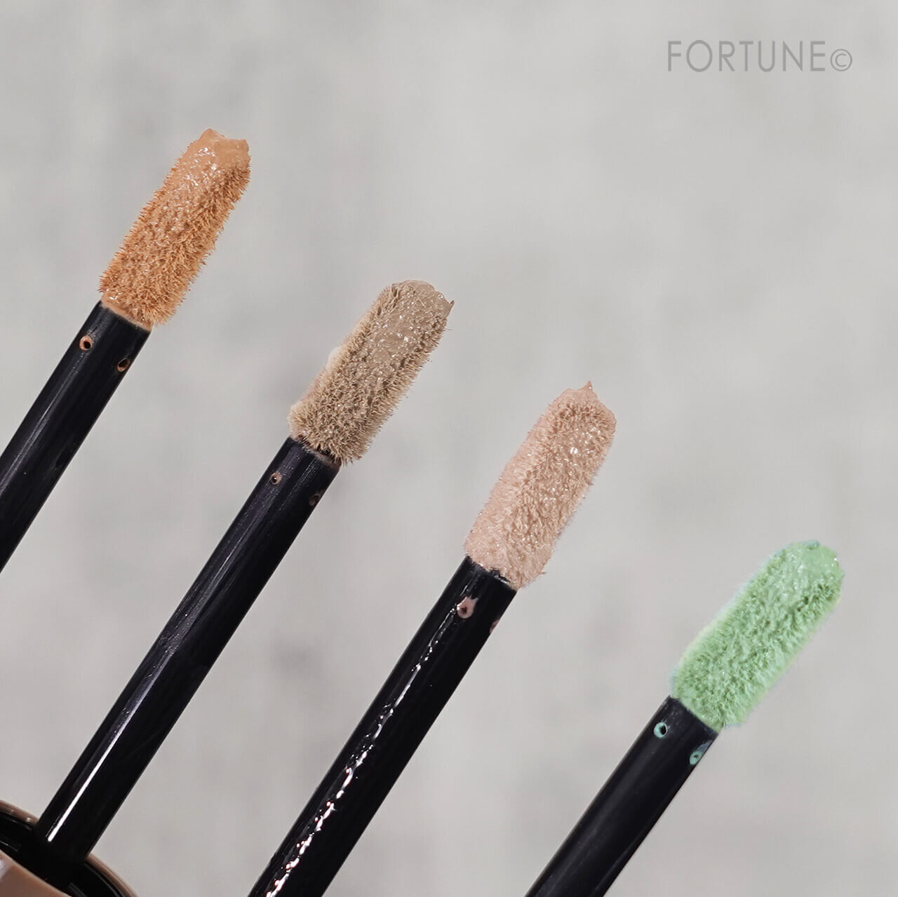 RIMMEL（リンメル）『ワンダー　クラウド　リキッドアイシャドウ』