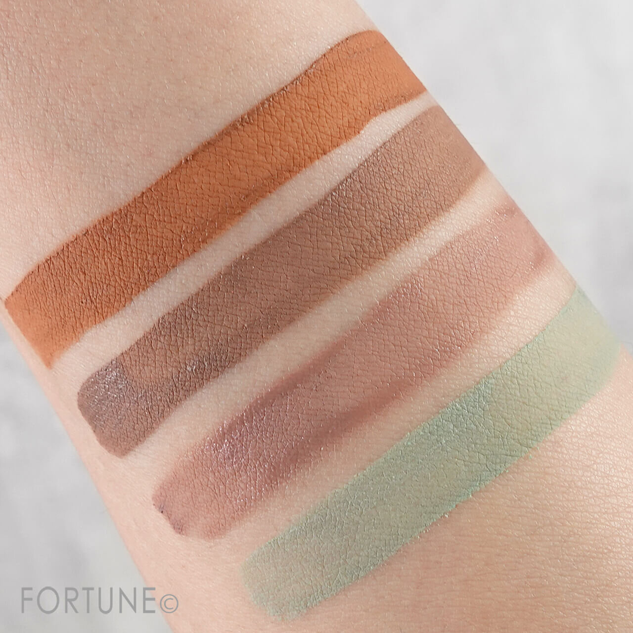 RIMMEL（リンメル）『ワンダー　クラウド　リキッドアイシャドウ』