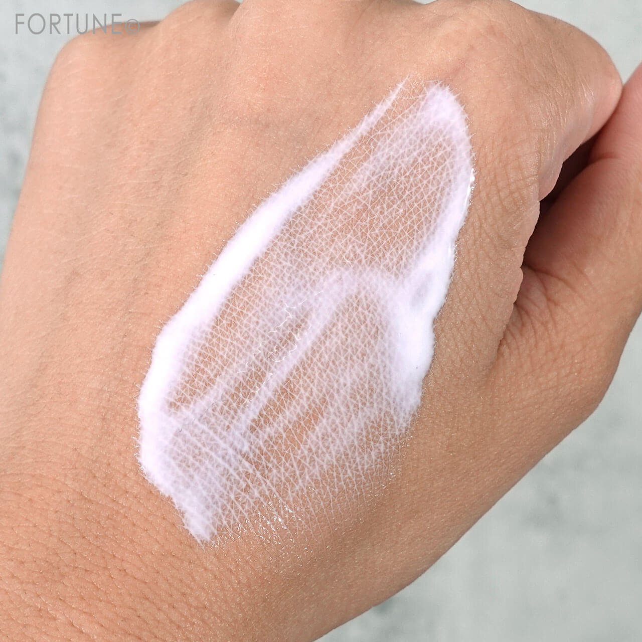 CEZANNE（セザンヌ）　朝用スキンコンディショナー UVミルク