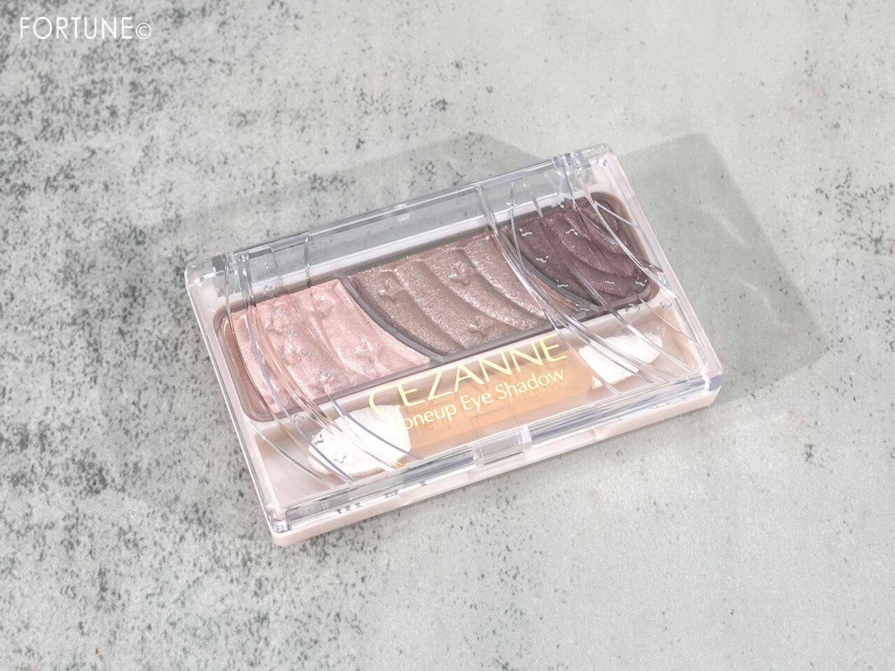 CEZANNE（セザンヌ）　トーンアップアイシャドウ