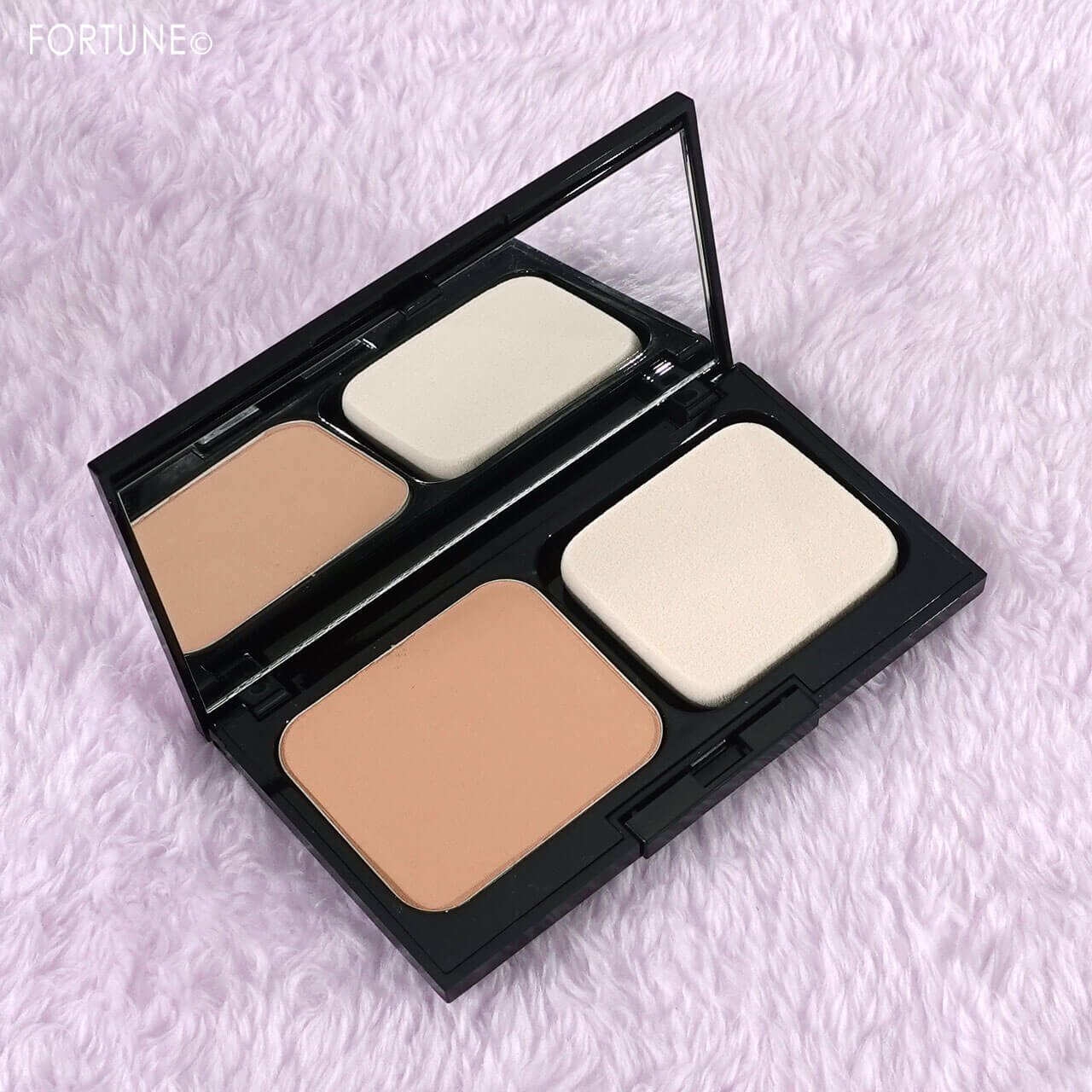 REVLON（レブロン）　カラーステイ ロングウェア UV パウダー ファンデーション キット 2022　ハローキティ コラボレーション