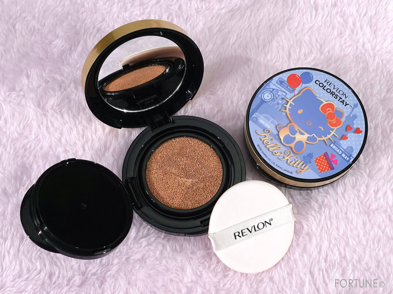 REVLON（レブロン）　カラーステイ クッション ロングウェア ファンデーション　ハローキティ コラボレーション