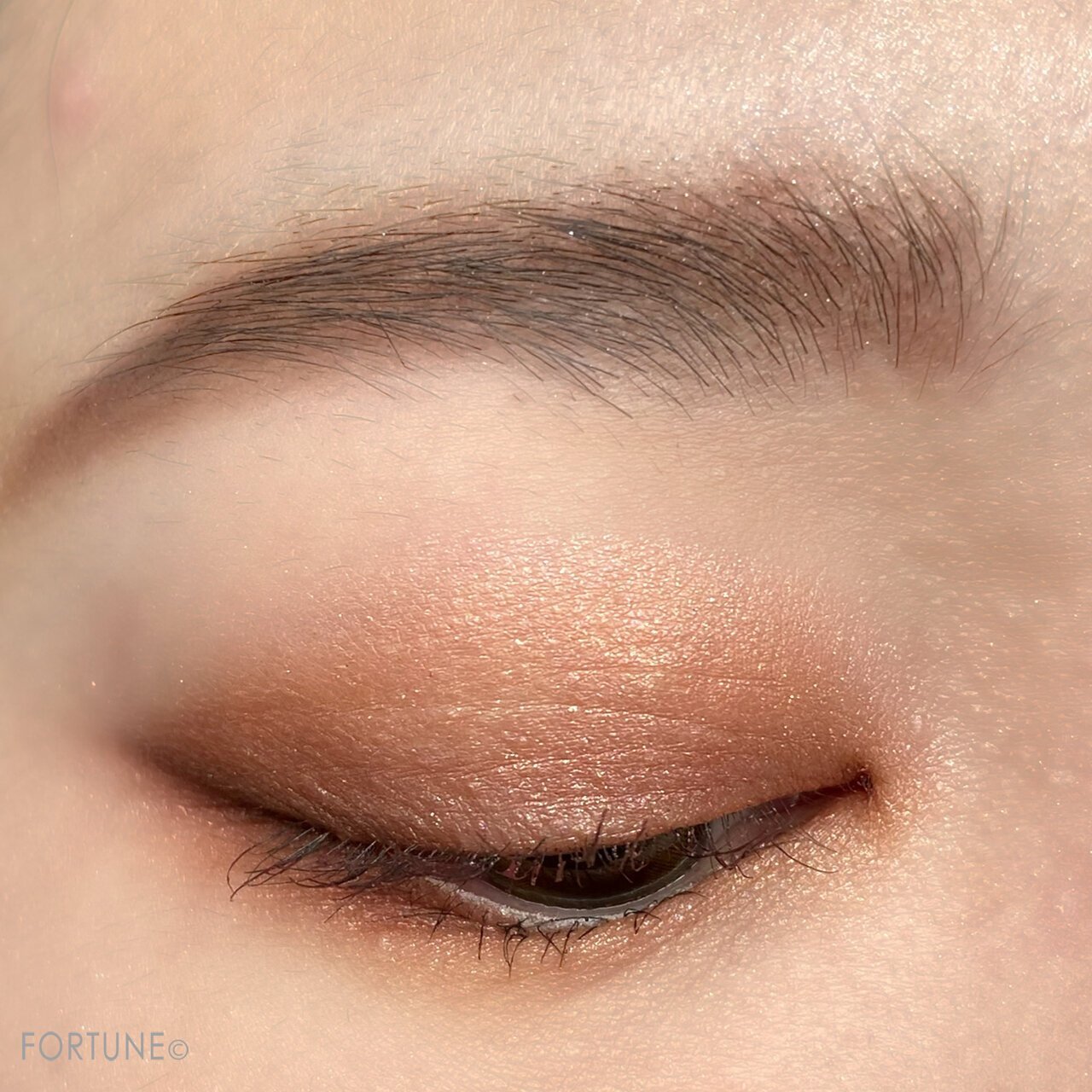 ブラウン　アイシャドウ　使い方