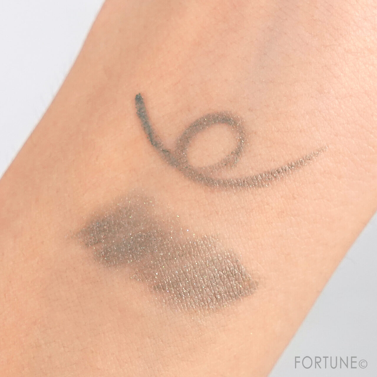 ettusais（エテュセ）　アイエディション（ジェルライナー）　新色