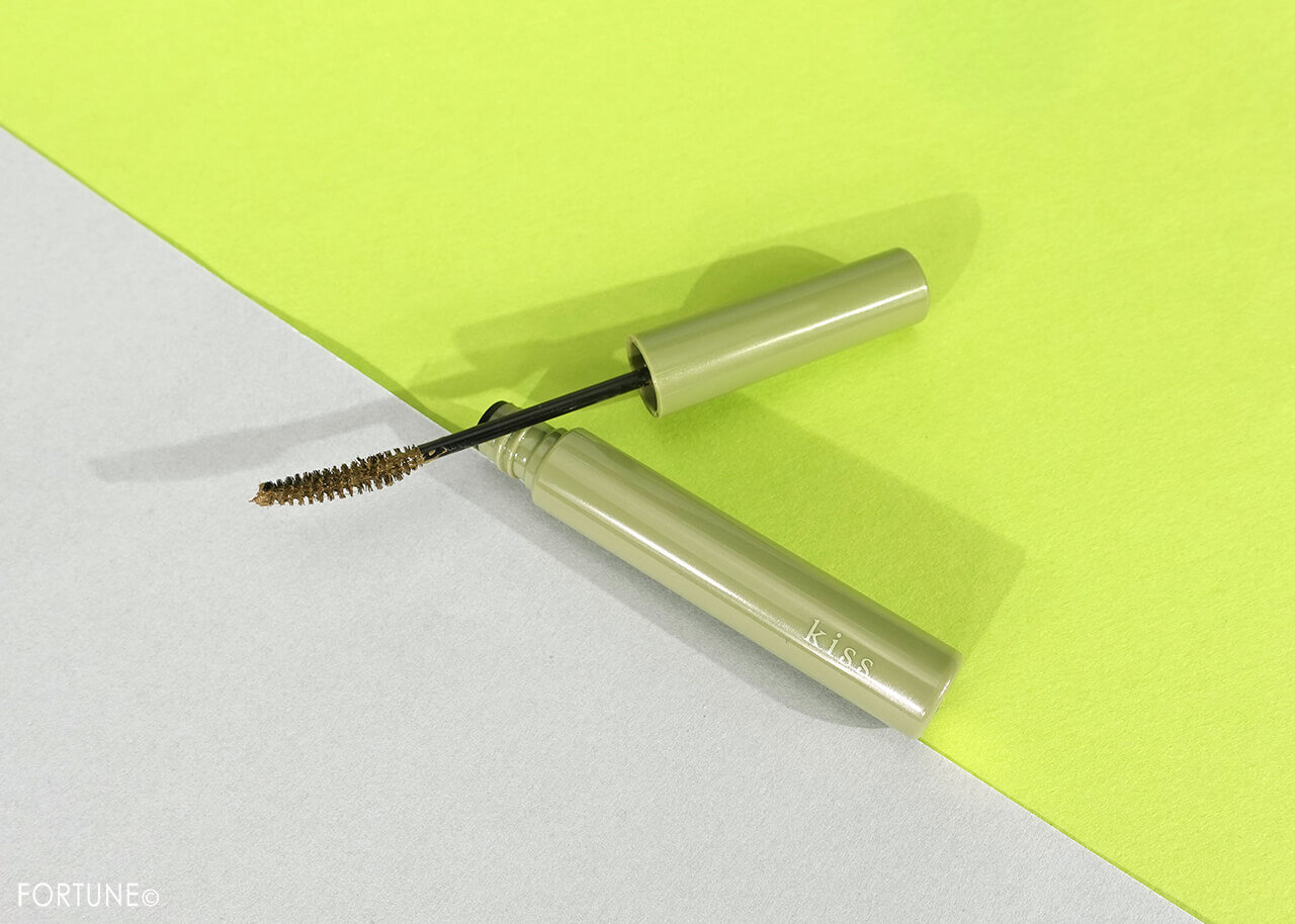 kiss（キス）　ラスティング　カールマスカラX　02　限定色　ピスタチオモカ