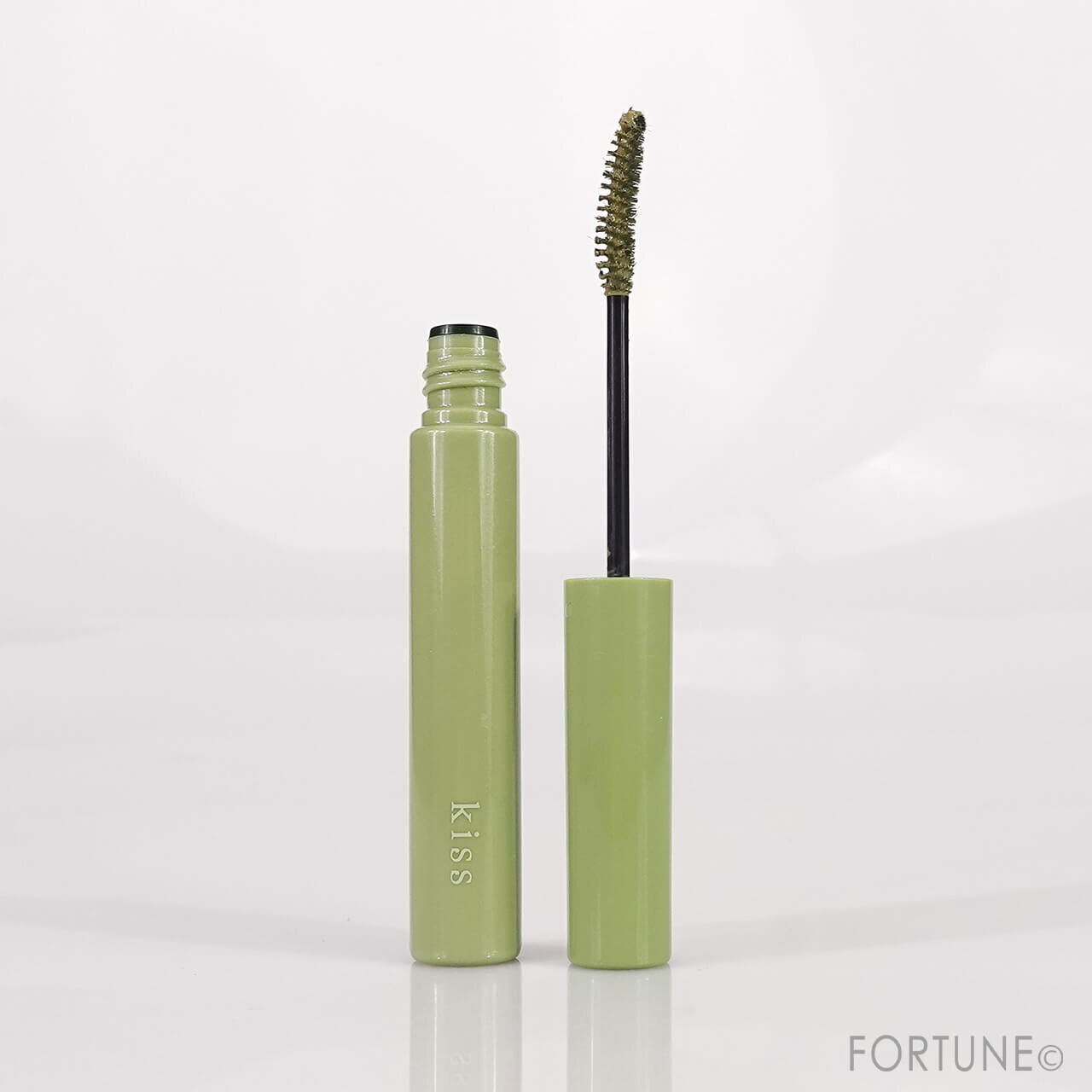 kiss（キス）　ラスティング　カールマスカラX　02　限定色　ピスタチオモカ