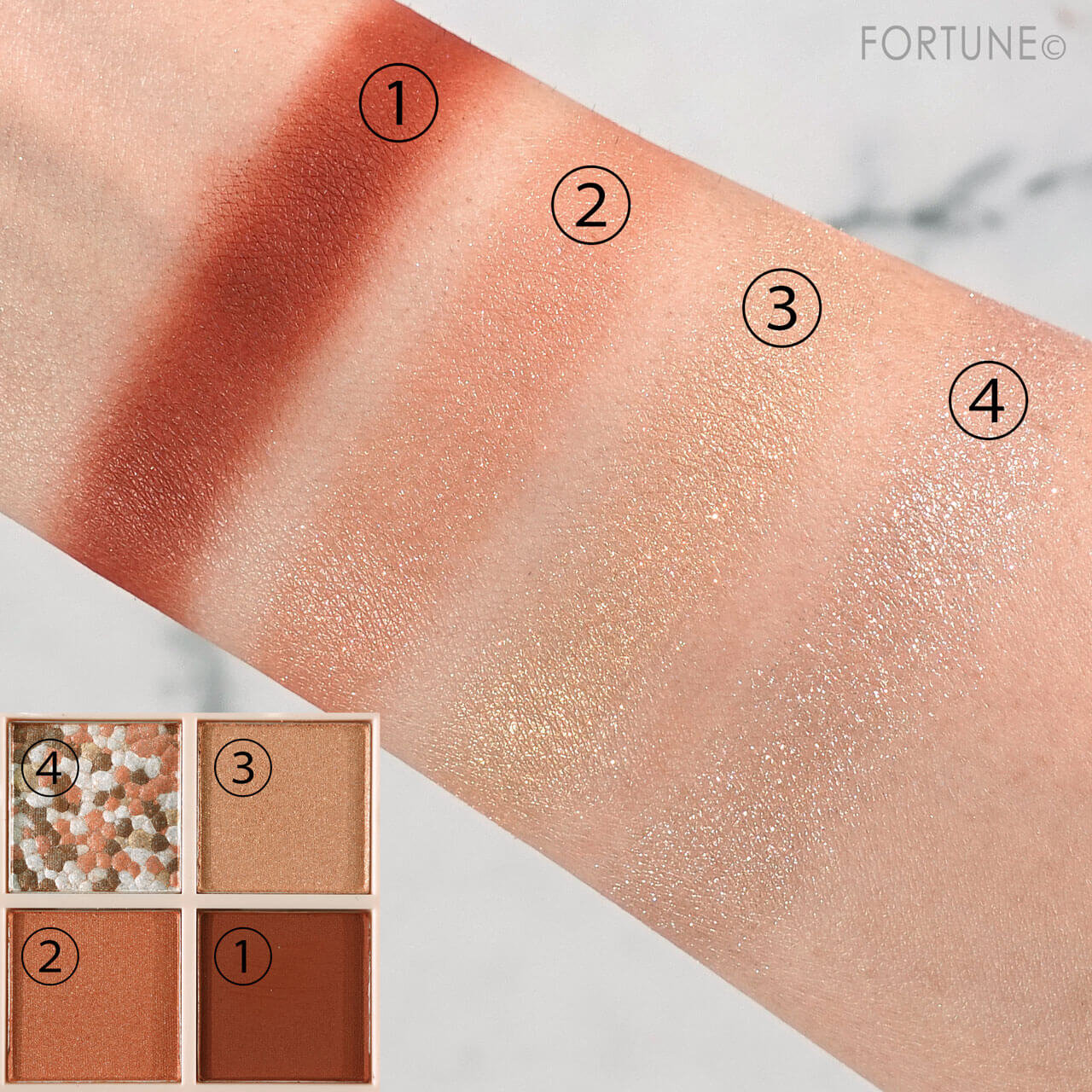 REVLON（レブロン）　ダズル アイシャドウ クアッド