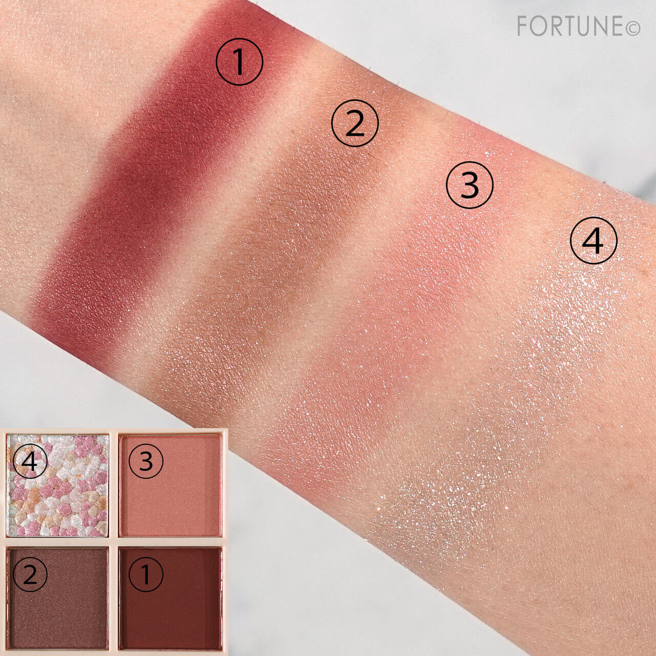 REVLON（レブロン）　ダズル アイシャドウ クアッド