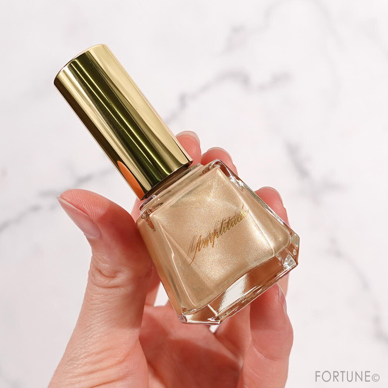 Amplitude（アンプリチュード）　コンスピキュアス ネイルカラー