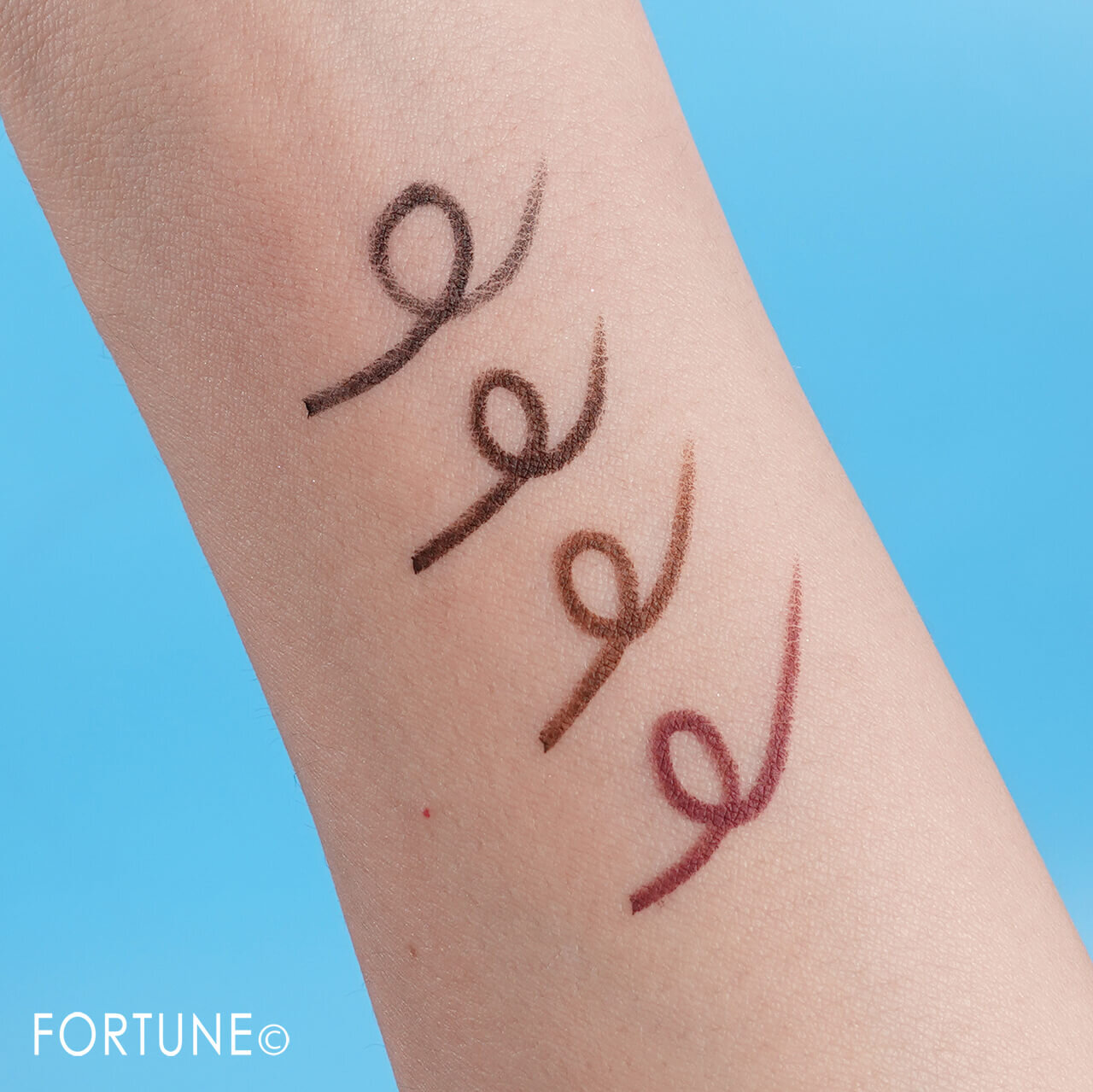 dejavu（デジャヴュ）　ラスティンファインE　極細クリームペンシル