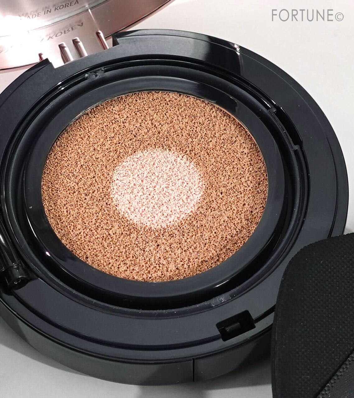 LAURA MERCIER（ローラ メルシエ）　『フローレス ルミエール ラディアンス パーフェクティング トーンアップ クッション』