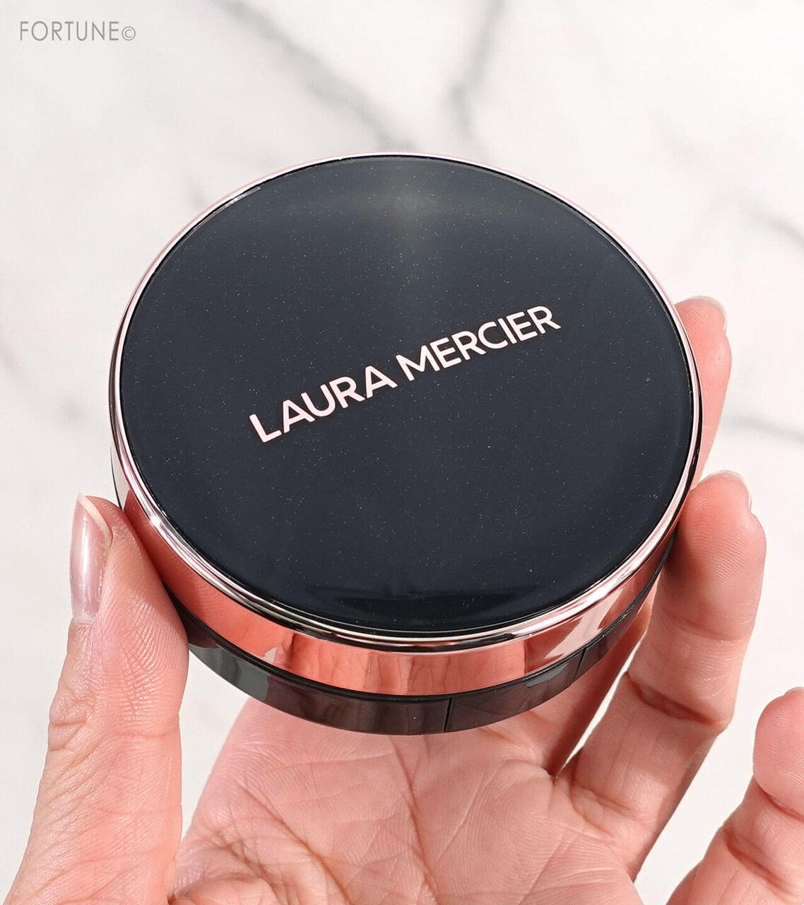 LAURA MERCIER（ローラ メルシエ）　『フローレス ルミエール ラディアンス パーフェクティング トーンアップ クッション』