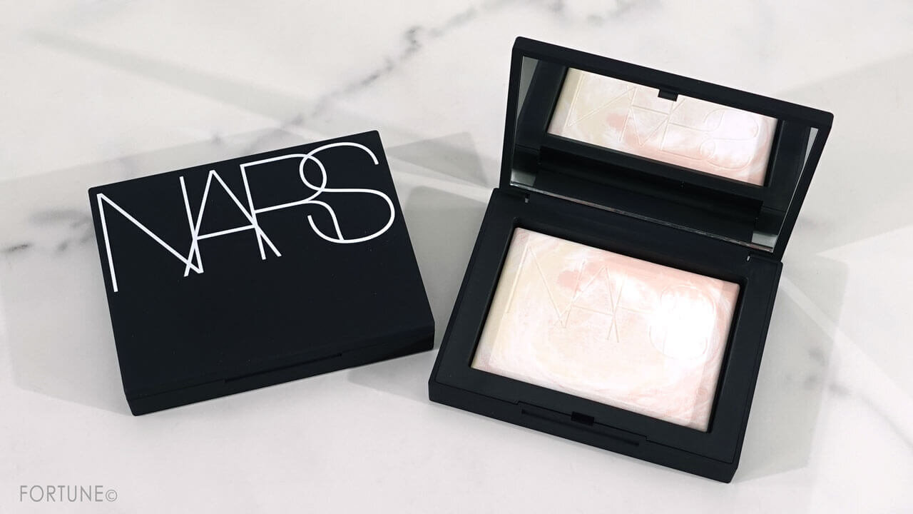 NARS（ナーズ）　『ライトリフレクティング プリズマティックパウダー』