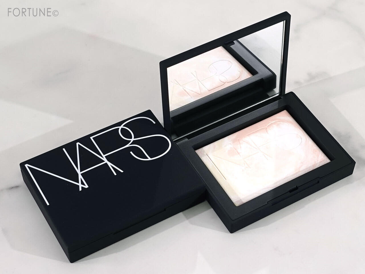 NARS（ナーズ）　『ライトリフレクティング プリズマティックパウダー』 