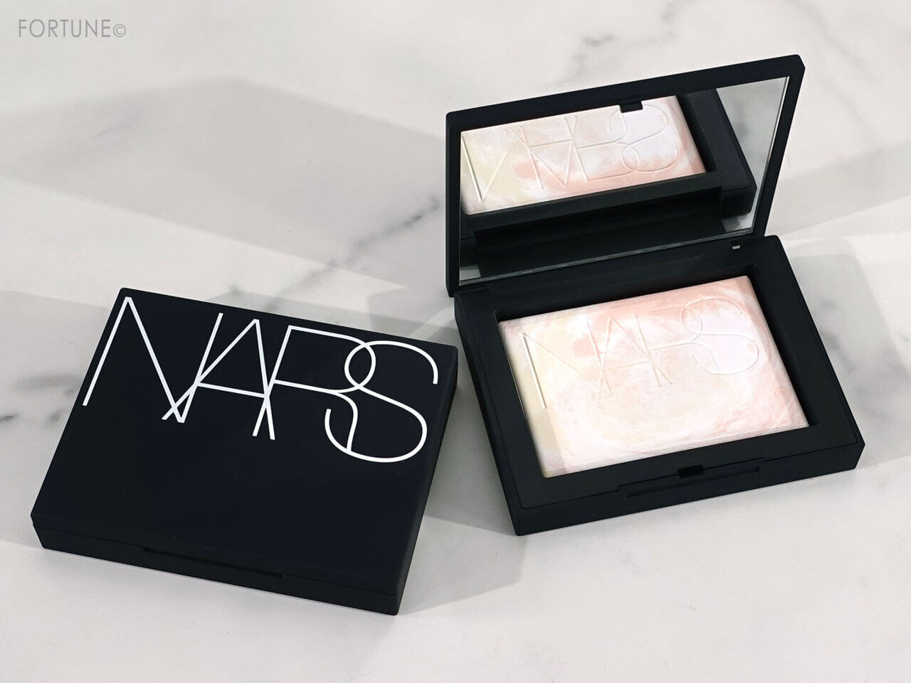NARS（ナーズ）　『ライトリフレクティング プリズマティックパウダー』 