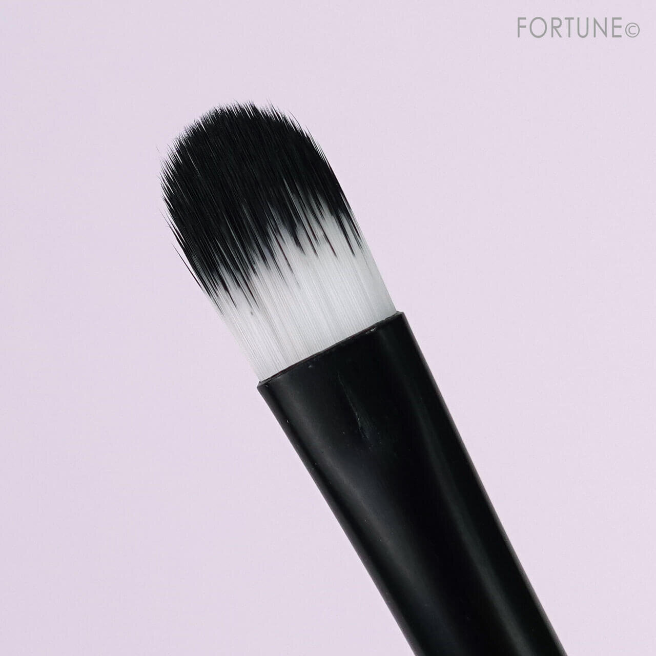 ダイソー　UR GLAM（ユーアーグラム）コンシーラーブラシ