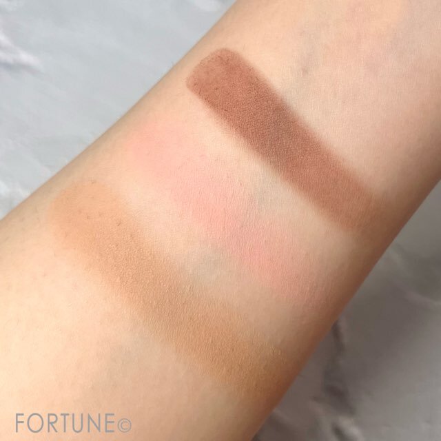 『マルチパーフェクター アイブロウキット』　03 ストロベリーアイス（ピンク）