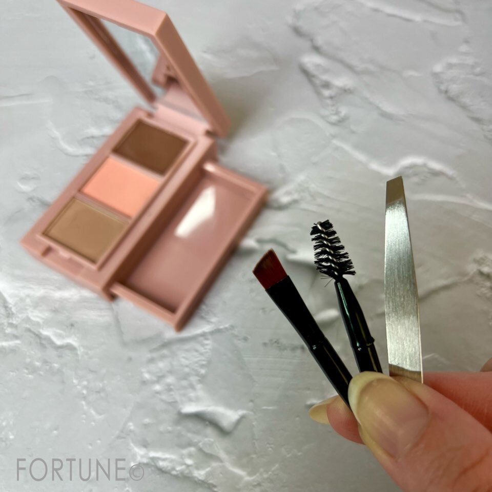 frunflynn（フルンフリン）　『マルチパーフェクター アイブロウキット』