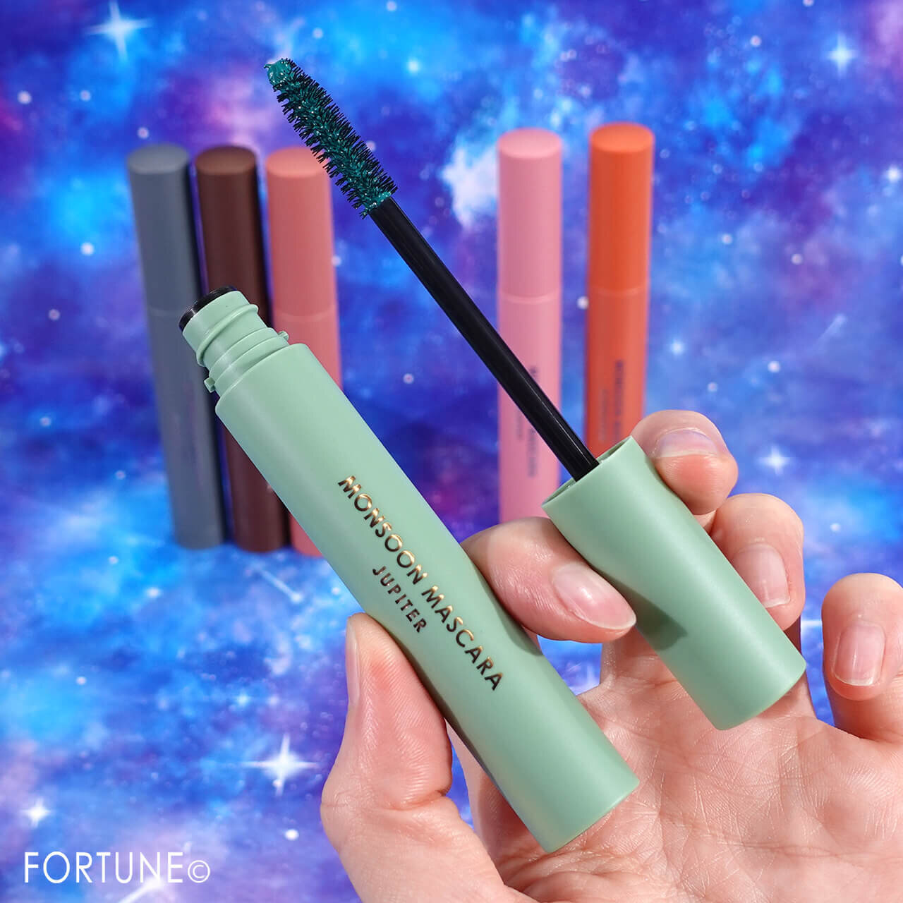 グリーン（緑色）メイク　おすすめコスメ