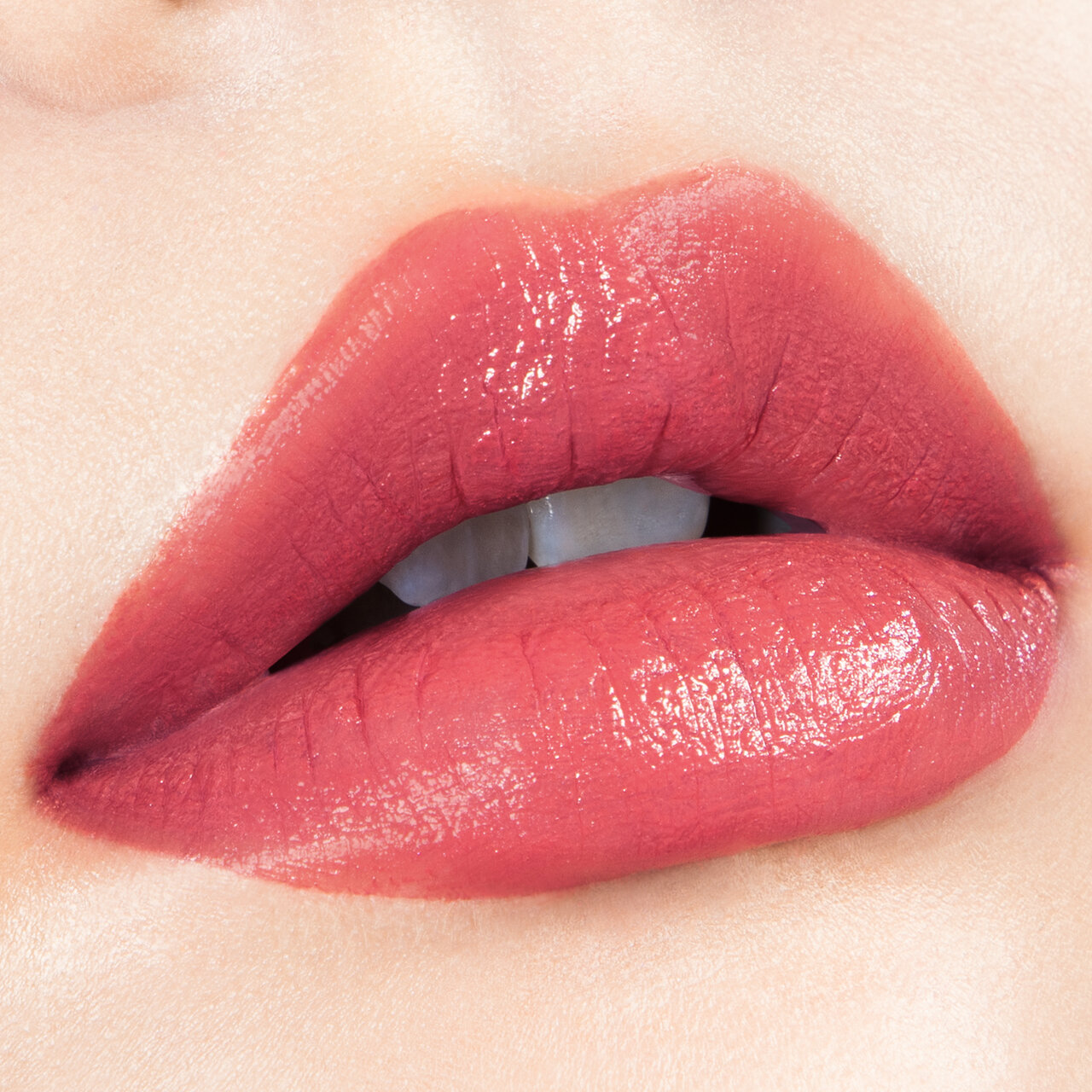 shu uemura（シュウ ウエムラ）　ペコ コレクション　　ルージュ アンリミテッド キヌ サテン