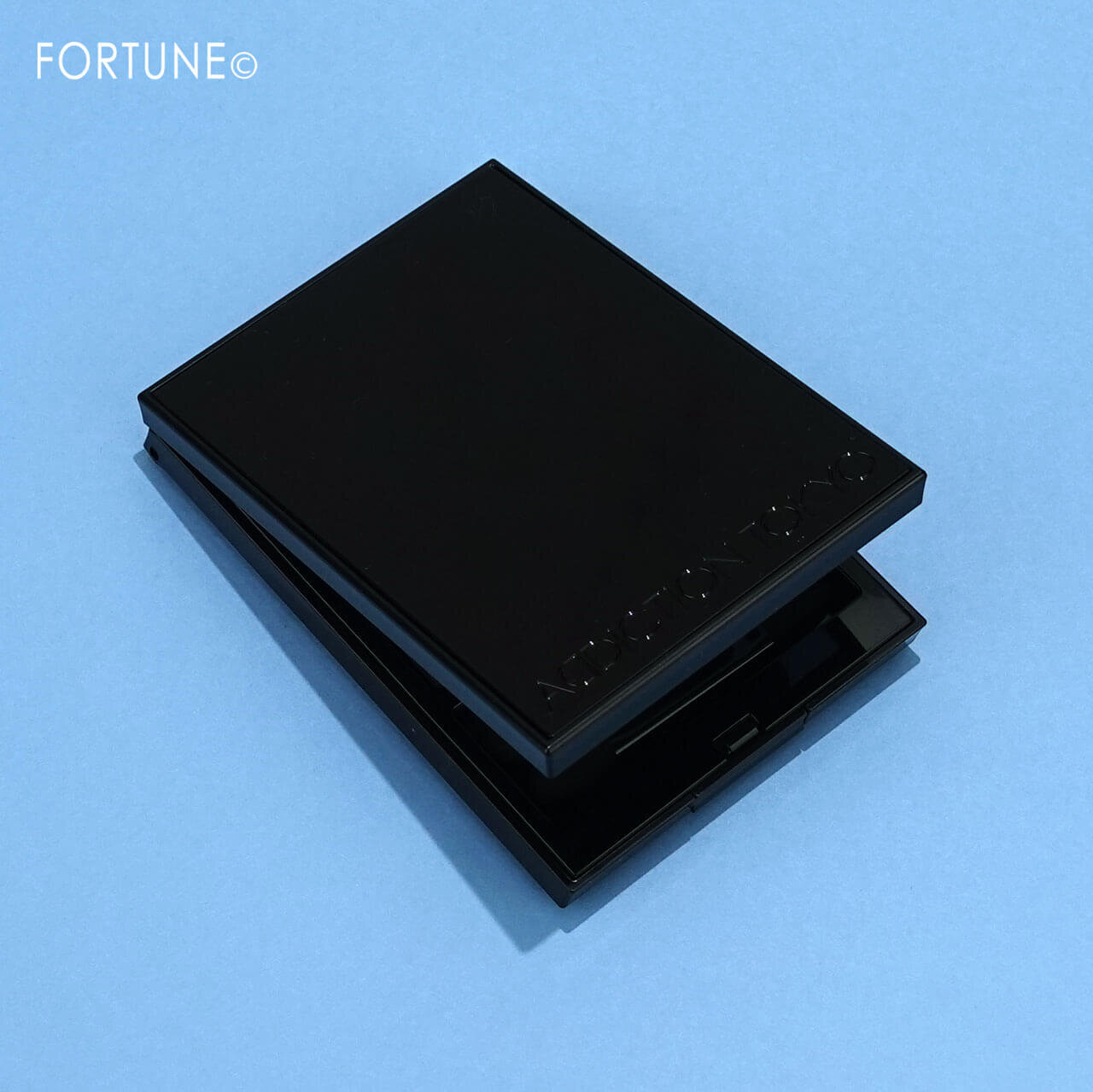 ADDICTION（アディクション）　『アディクション　ザ アイシャドウ パレット』