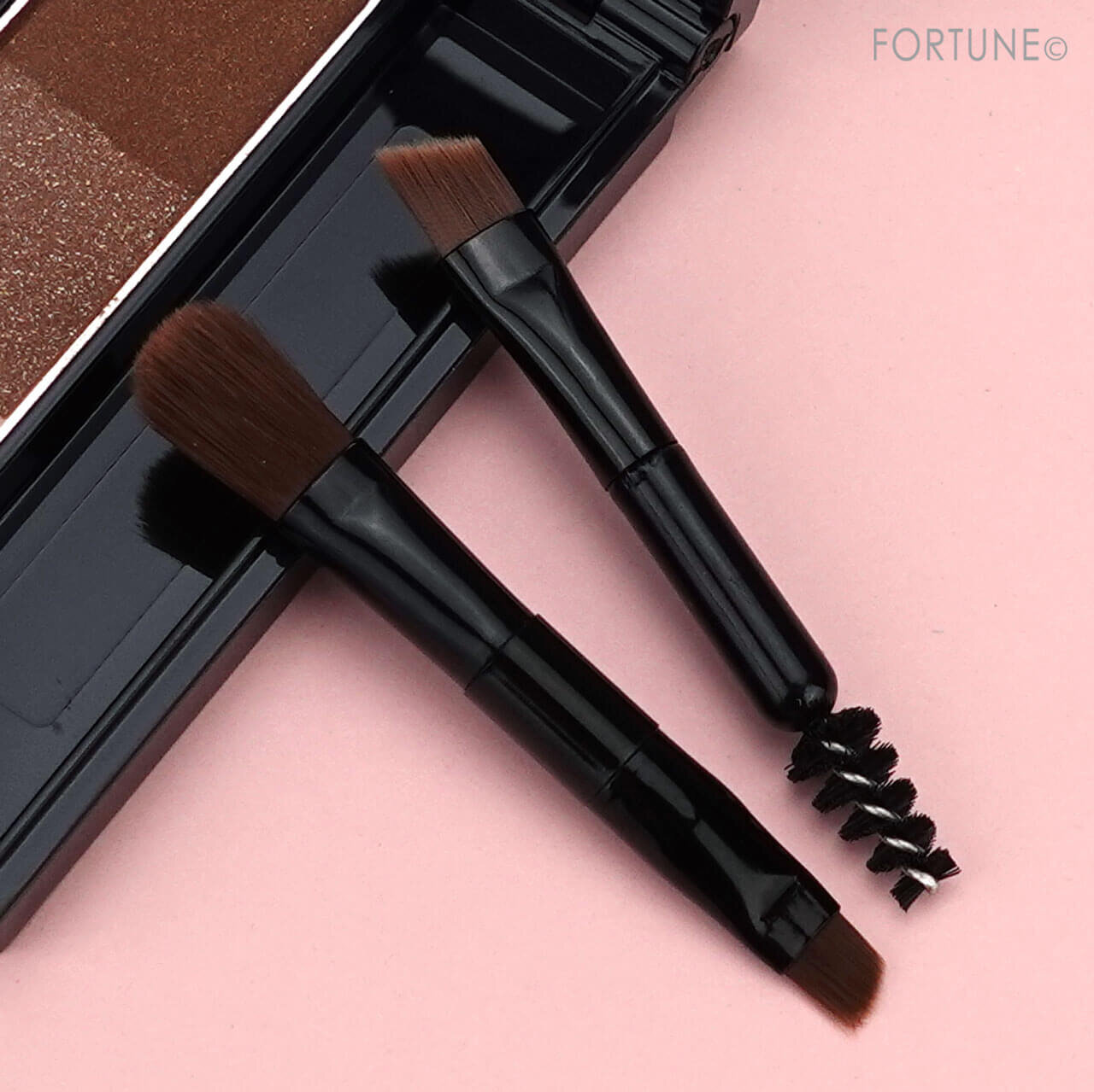 KATE（ケイト）　デザイニングアイブロウ３Ｄ用ケース／ブラシ