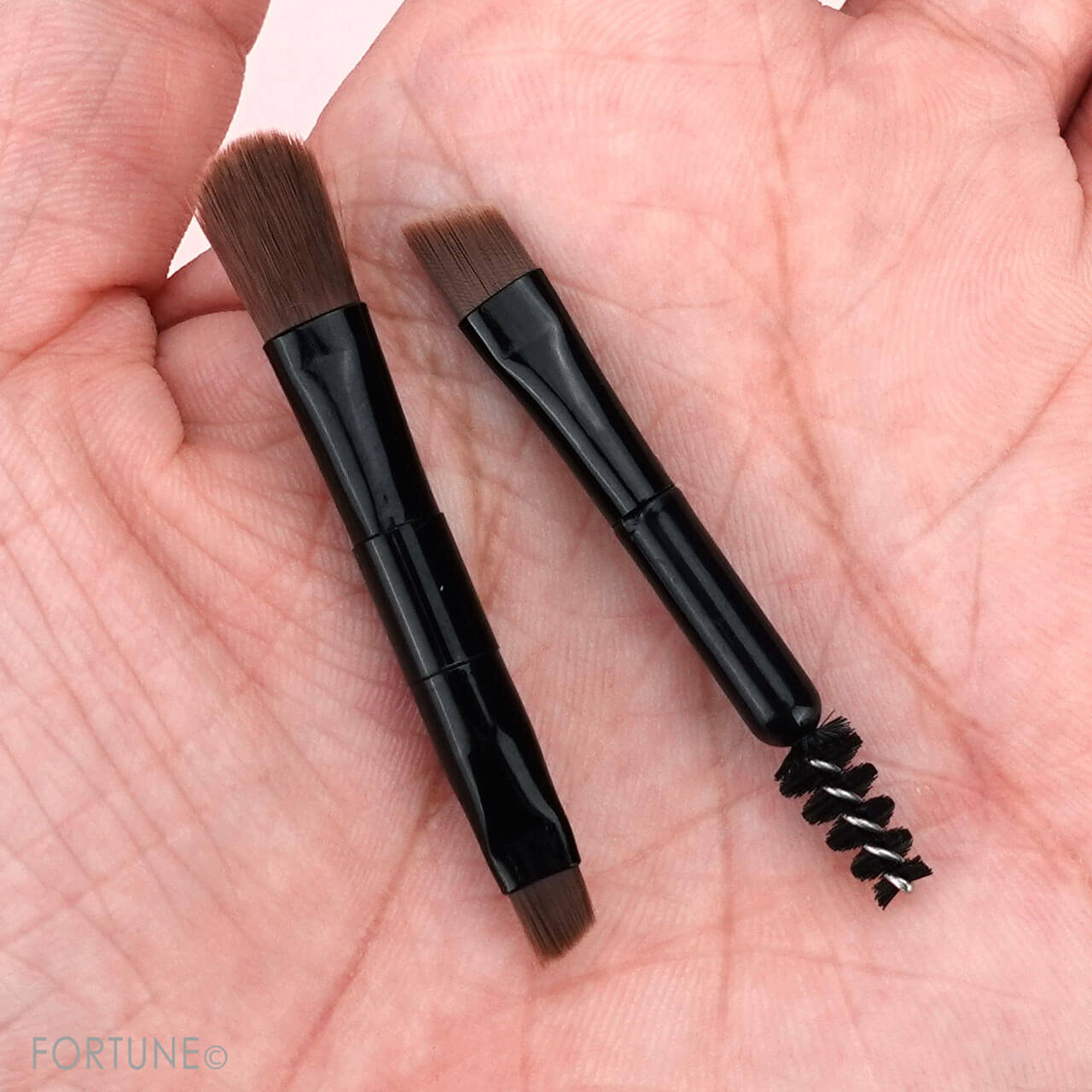 KATE（ケイト）　デザイニングアイブロウ３Ｄ用ケース／ブラシ