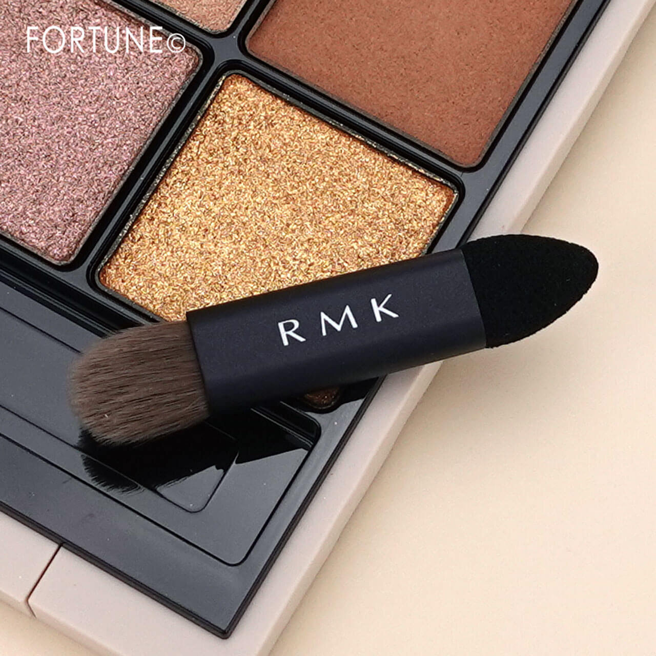 RMK（アールエムケー）　『RMK シンクロマティック アイシャドウパレット』