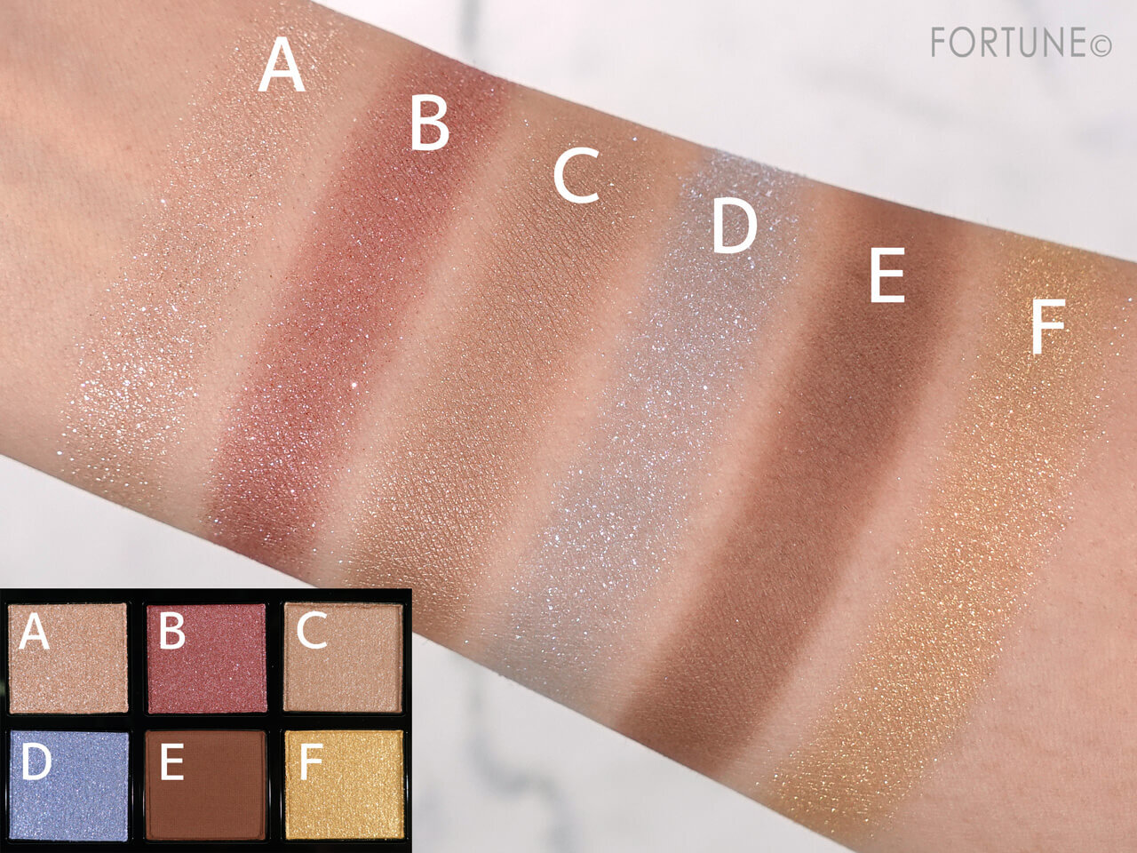 アディクション　ホリデーアディクション アイシャドウ パレット “アンノウン ファミリア”　クリスマスコフレ