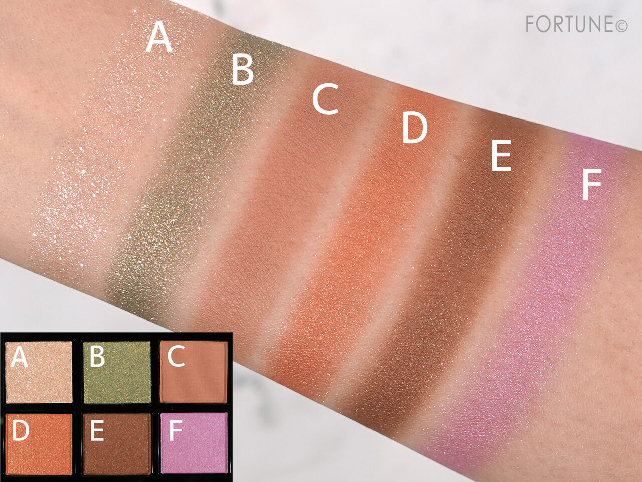 アディクション　ホリデーアディクション アイシャドウ パレット “アンノウン ファミリア”　クリスマスコフレ