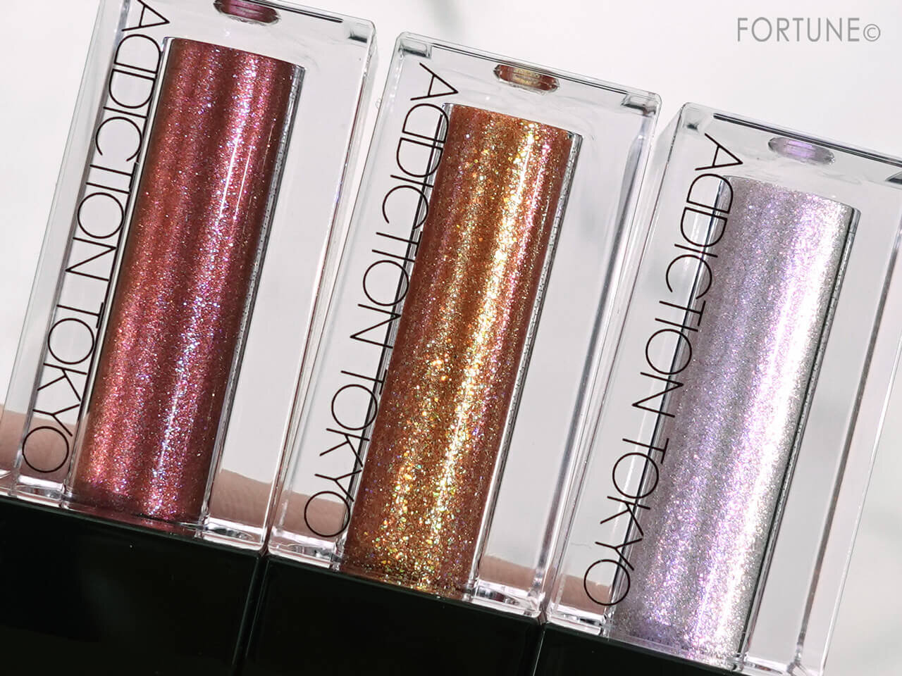 アディクション　ザ リキッド アイシャドウ ウルトラスパークル “アンノウン ファミリア”　クリスマスコフレ