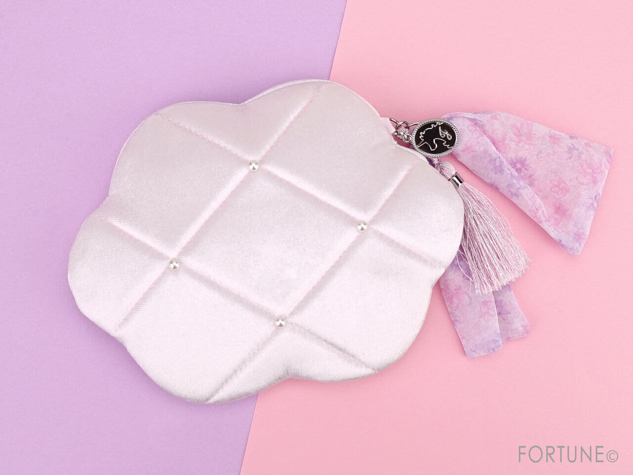 JILLSTUART Beauty（ジルスチュアート ビューティ）　クリスマスコフレ2023　『ジルスチュアート　ユニコーンユートピア コレクション』