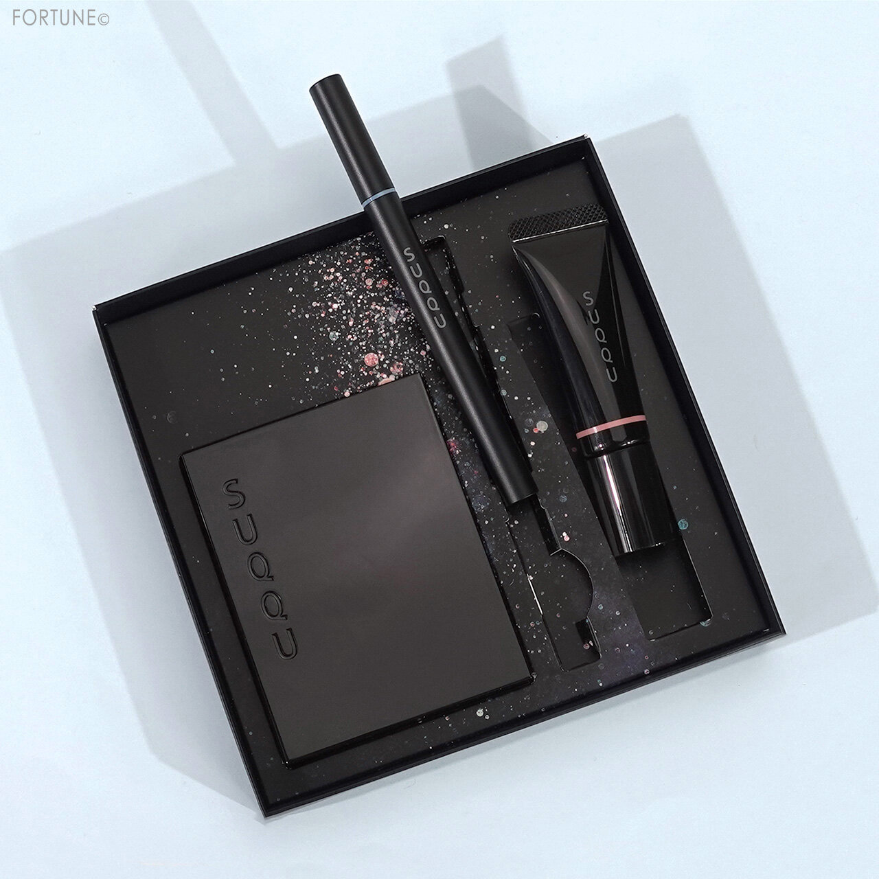 SUQQU（スック）　2023年クリスマスコフレ　『SUQQU メイクアップ キット 六花』