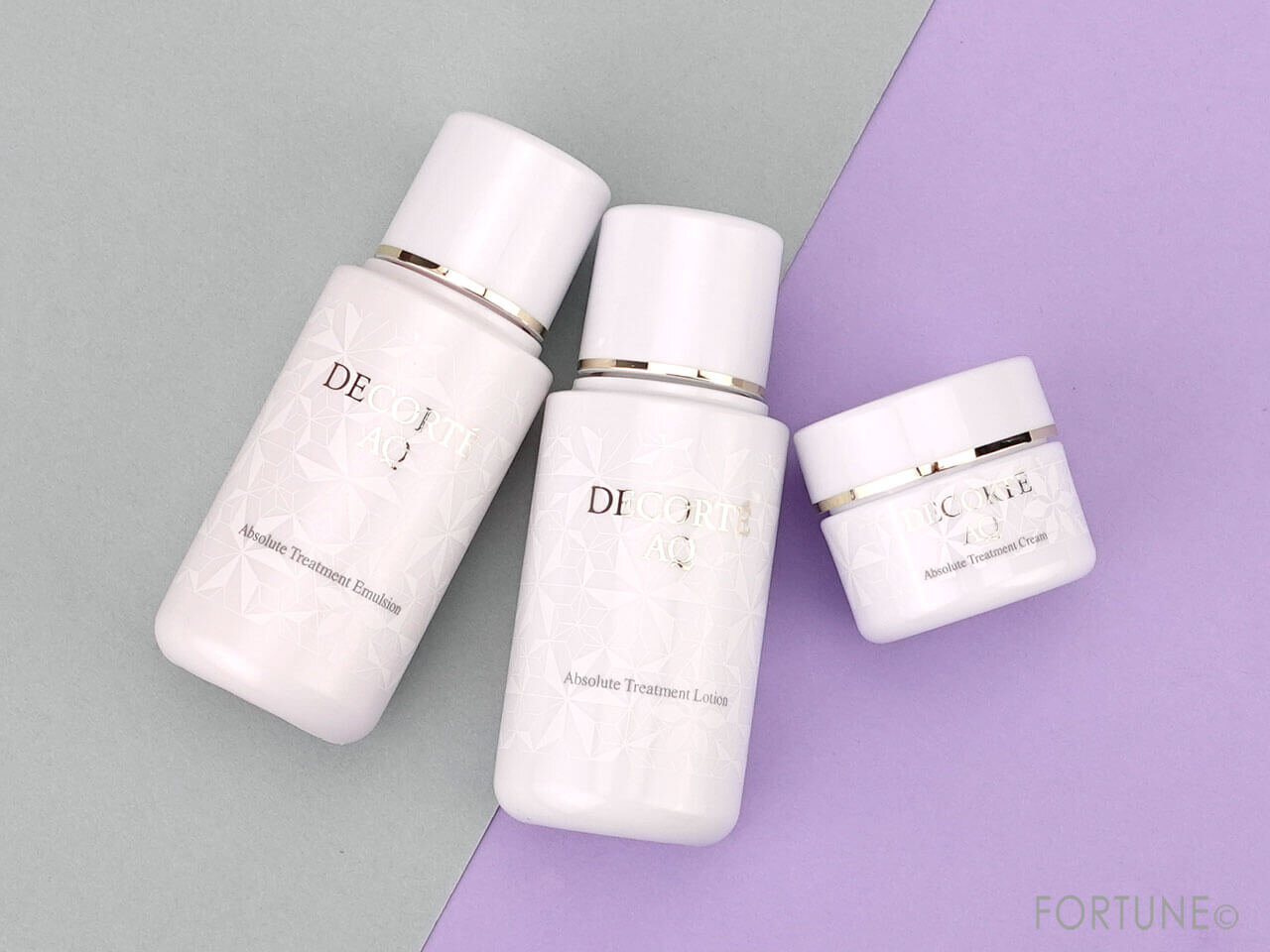 DECORTÉ（コスメデコルテ）　クリスマスコフレ2023　『コスメデコルテ　アドベント カレンダー 2023』