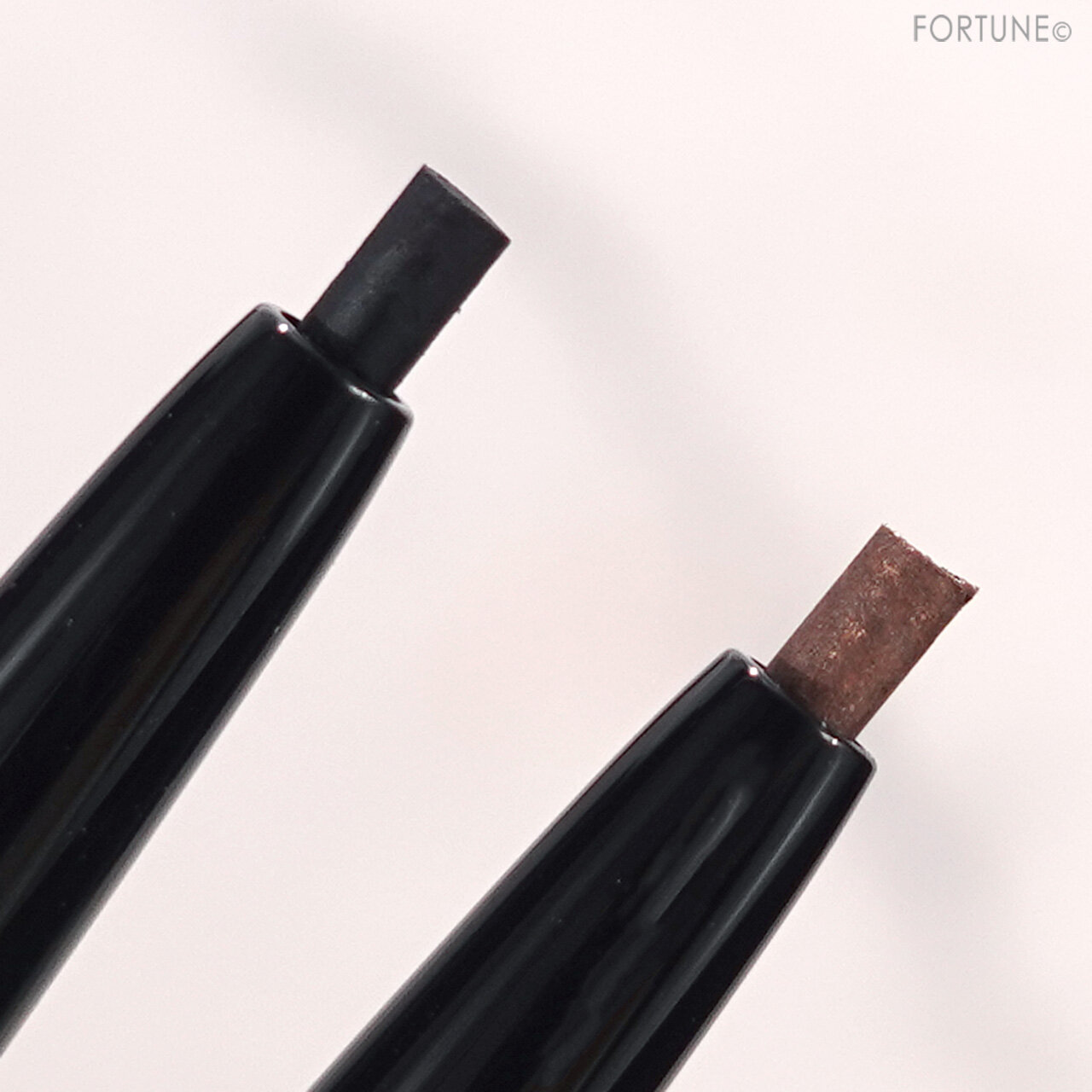 &be（アンドビー）　『&be ペンシルアイライナー』