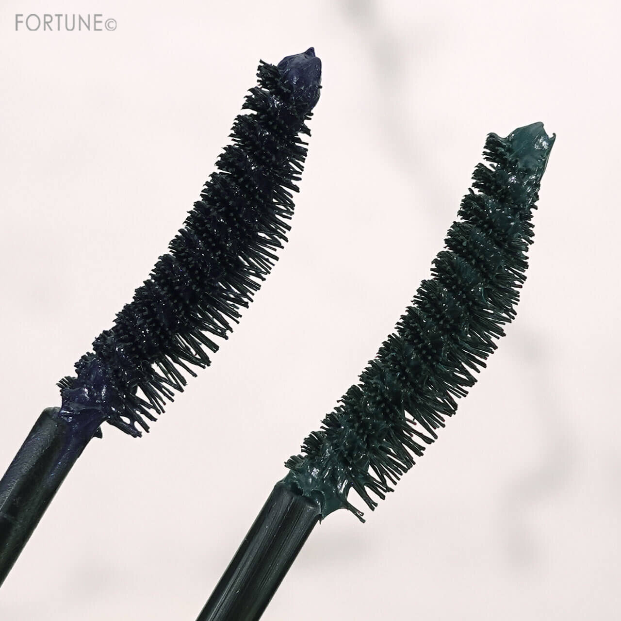 KATE（ケイト）　『ケイト　カールアウェイキングマスカラ（カラータイプ）』