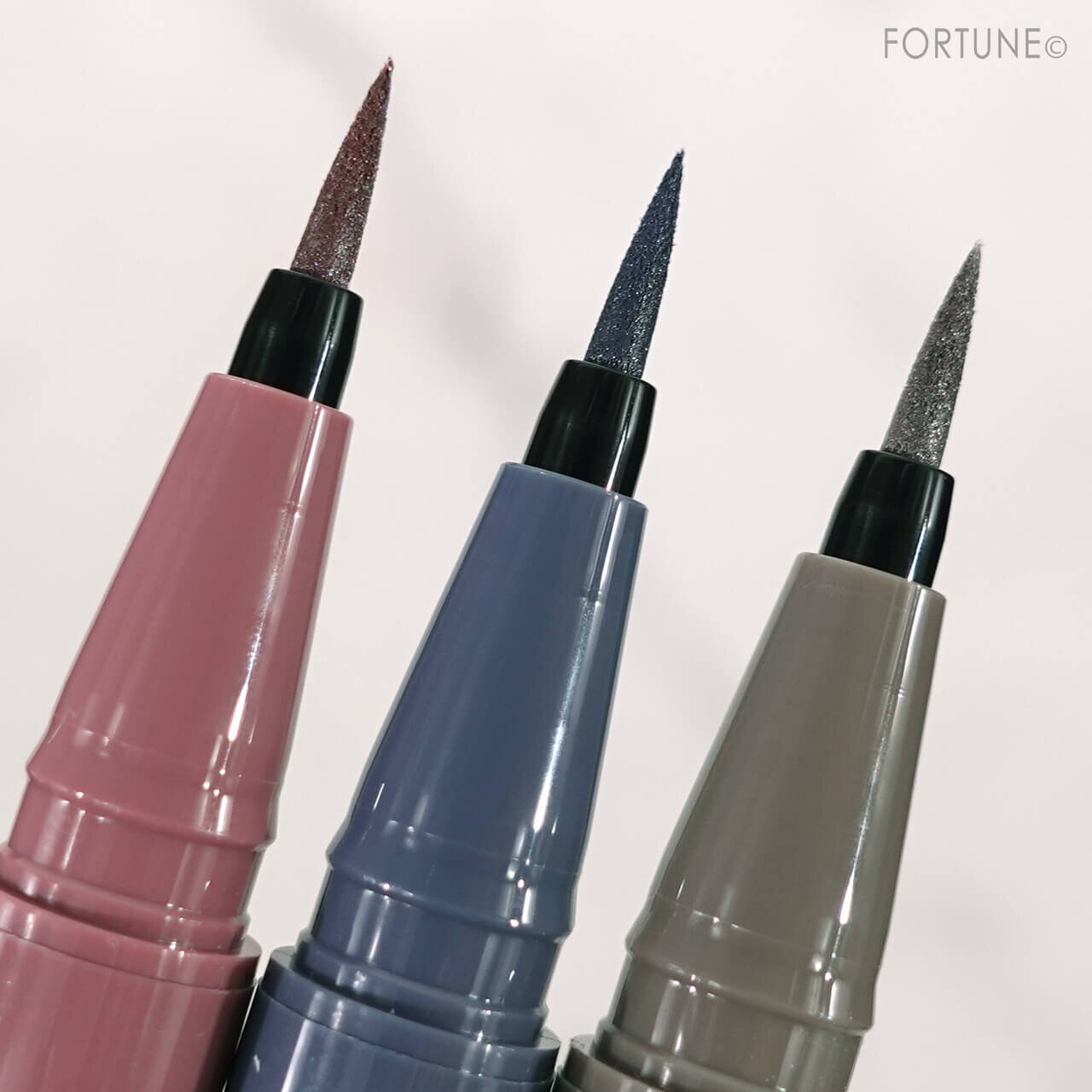 CANMAKE（キャンメイク）　トキメキトゥインクルアイライナー