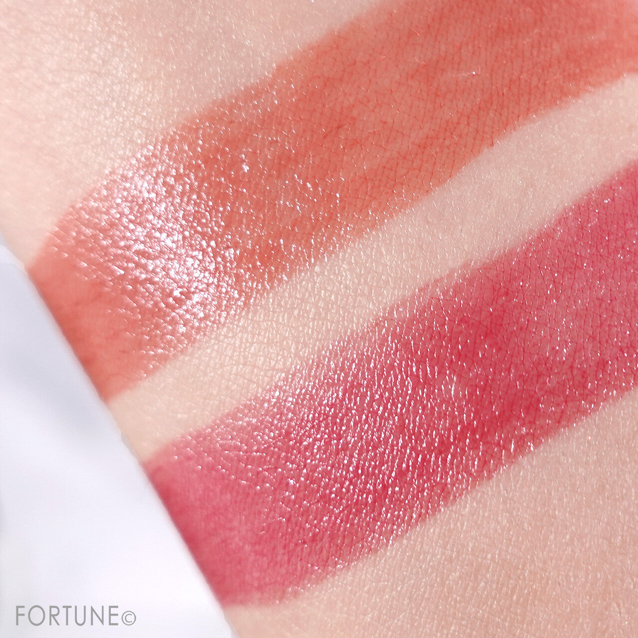 RIMMEL（リンメル）　『ラスティング　フィニッシュ　クリーミィモイスト　リップスティック』　001　003