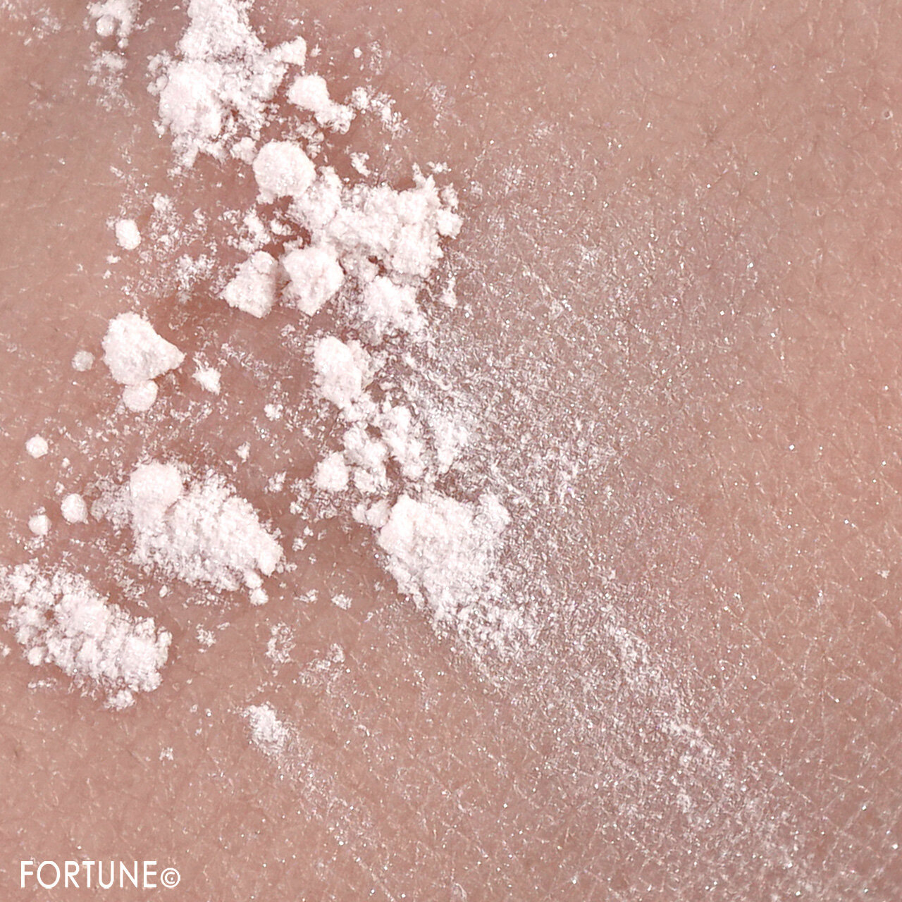 DECORTÉ（コスメデコルテ）　『コスメデコルテ　ルース パウダー』　00 translucent