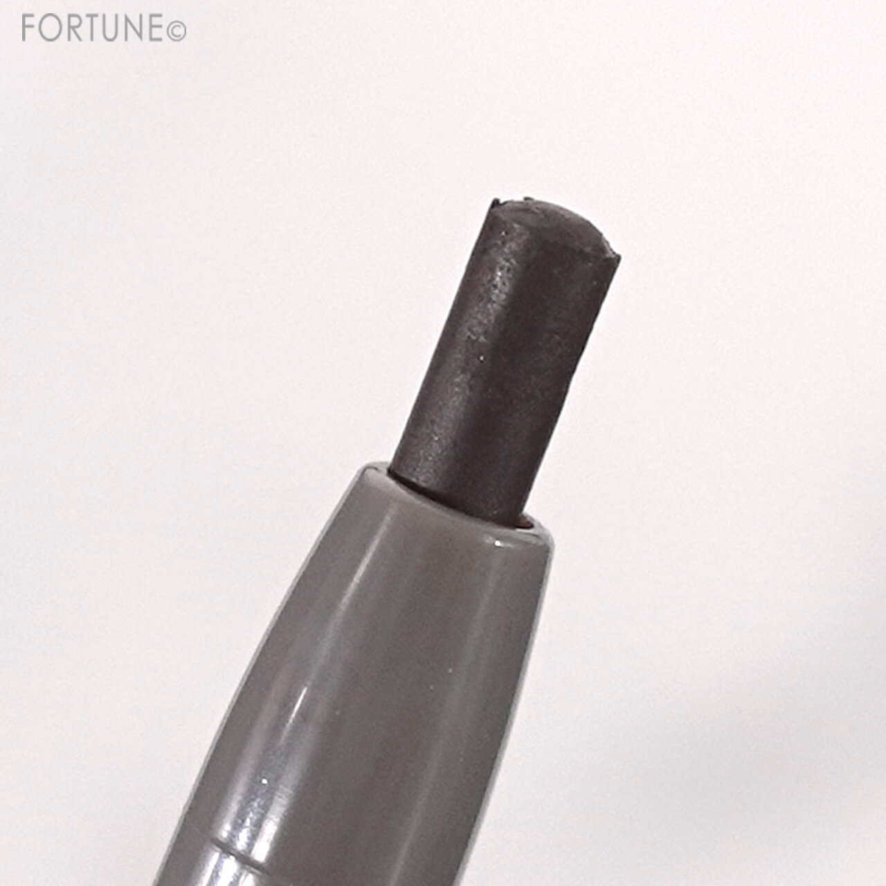 nobev（ノベブ）　『ノベブ　スリムエッジデュアルアイライナー』　02