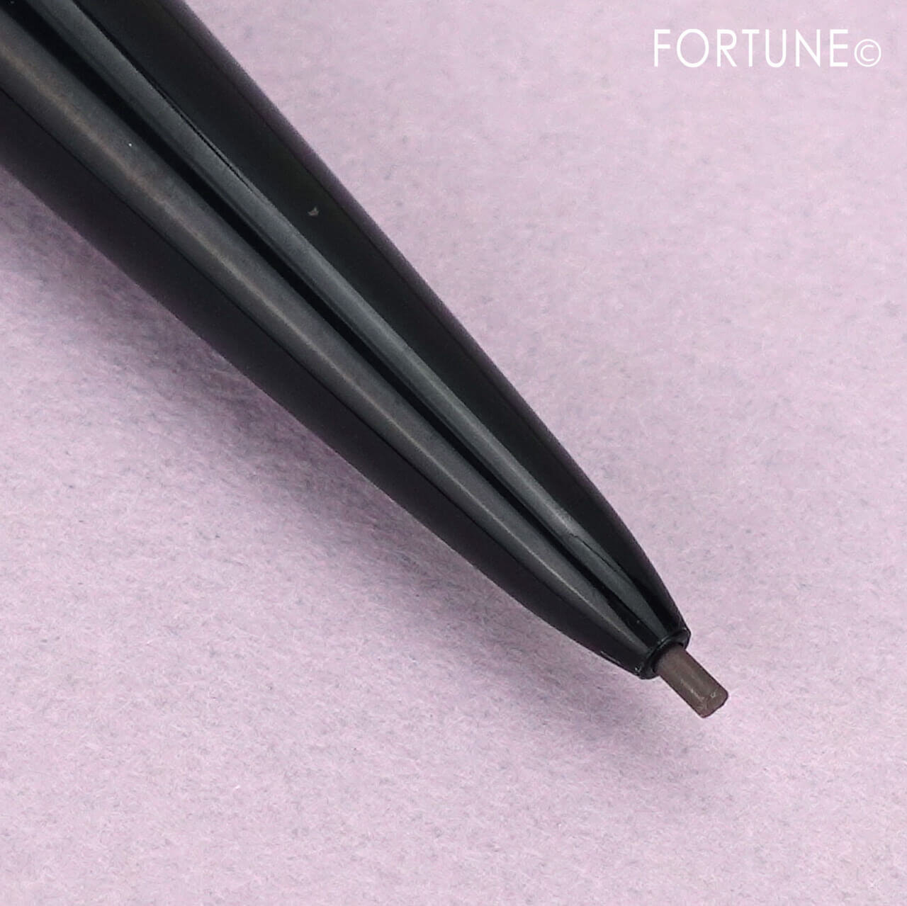 CEZANNE（セザンヌ）　『セザンヌ 超細芯アイブロウ』　08 ビターグレージュ