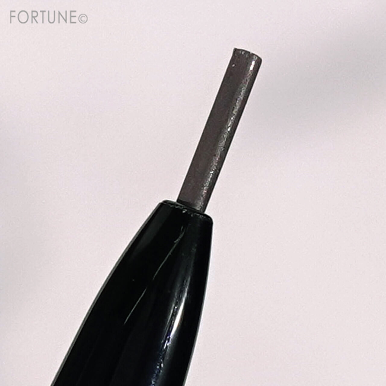 CEZANNE（セザンヌ）　『セザンヌ 超細芯アイブロウ』　08 ビターグレージュ