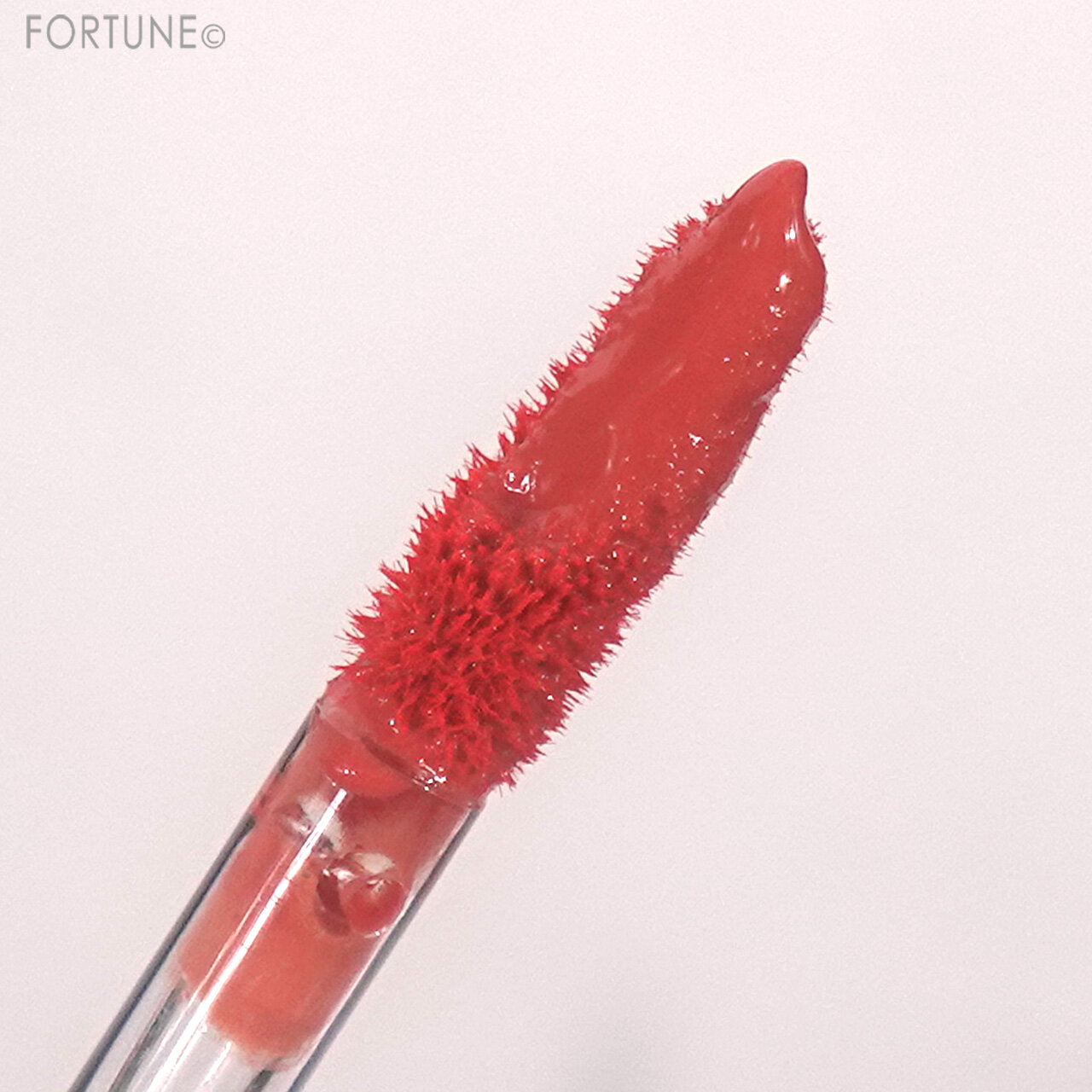 REVLON（レブロン）　『レブロン ジェリー ティント リップ セラム』　001 ストロベリー ミルク