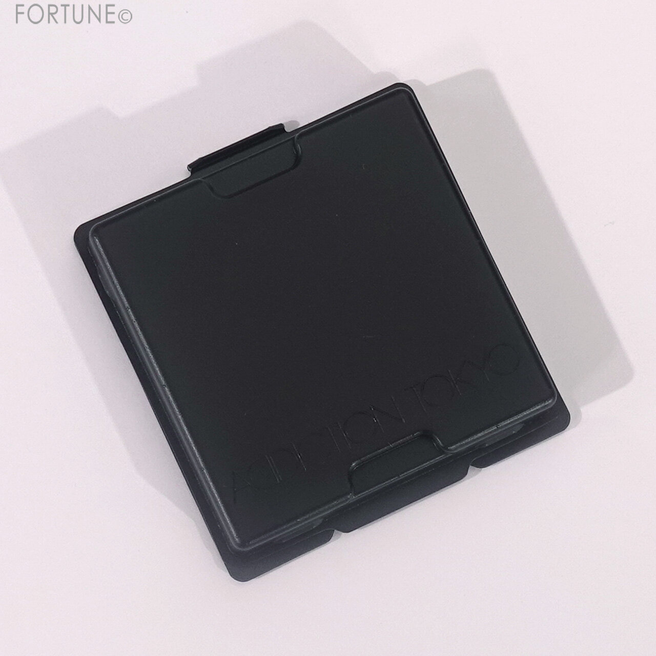 ADDICTION（アディクション）　『アディクション　スキンリフレクト　セッティングパウダー』001　Translucent Glow